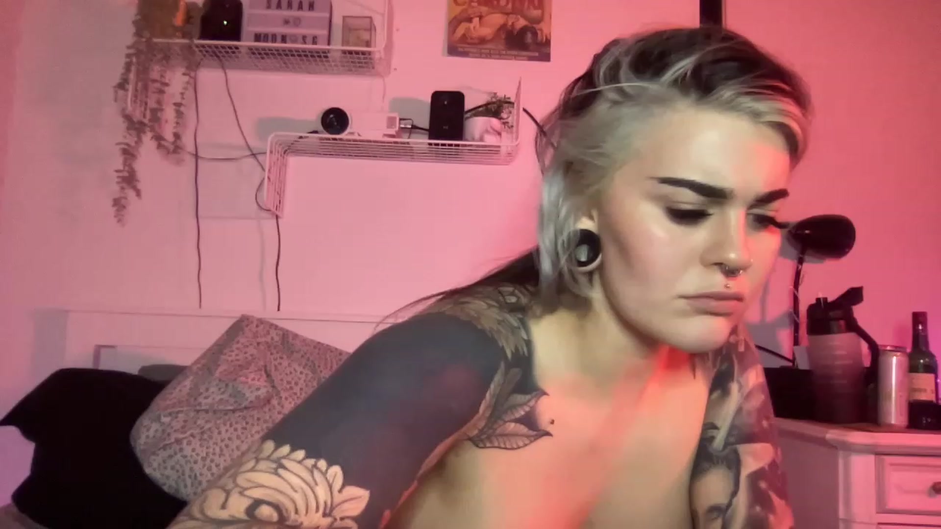 Gallery image thumbnail from Sarahmoonsg's myfreecams stream on, 01/02/2023, 06:55 image 13 of 20