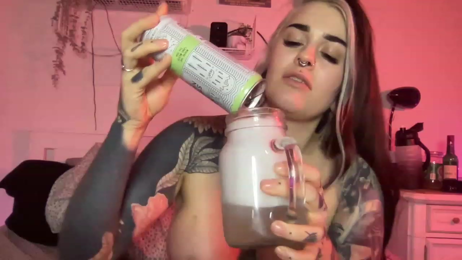 Gallery image thumbnail from Sarahmoonsg's myfreecams stream on, 01/02/2023, 06:55 image 16 of 20