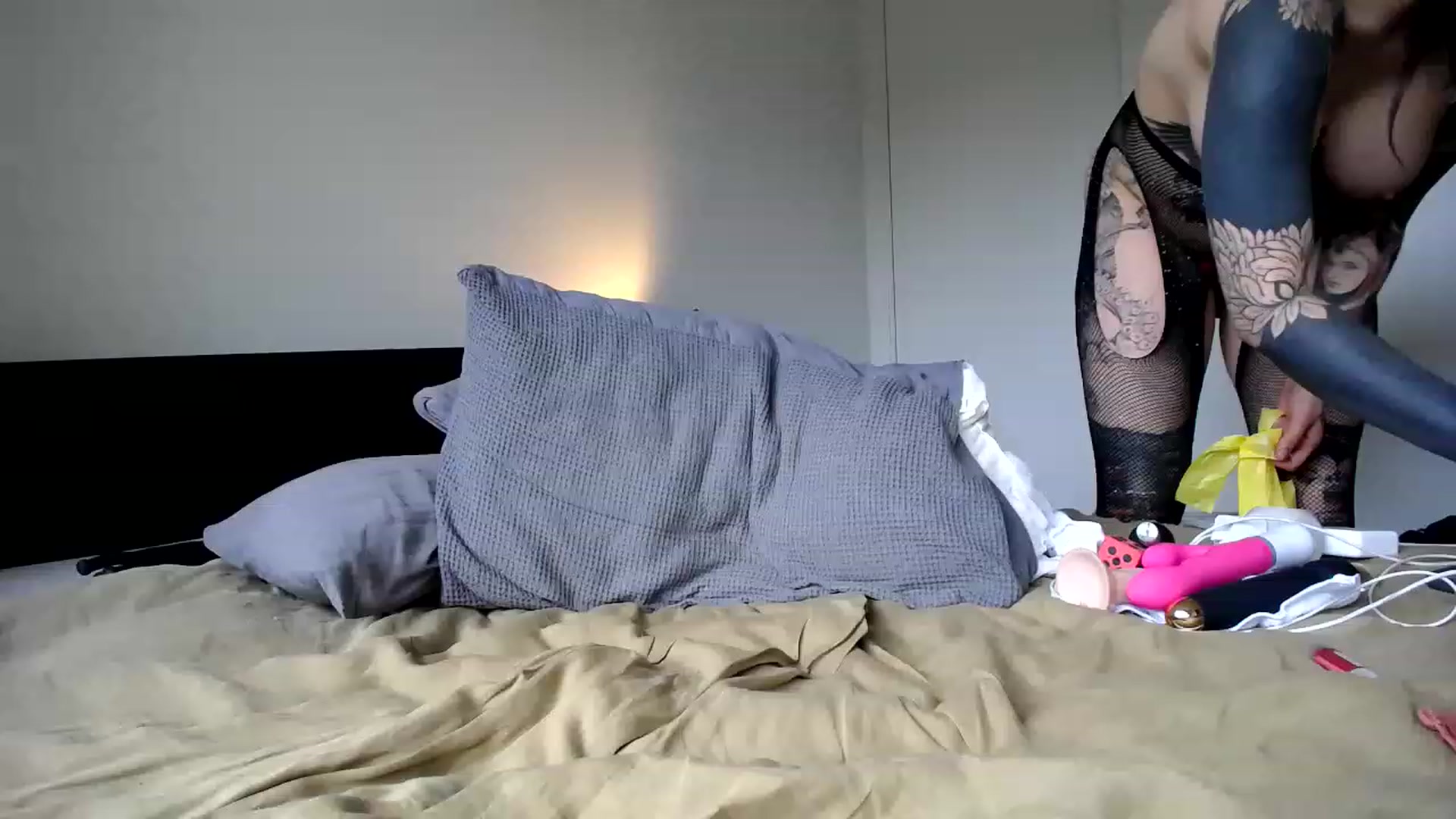 Gallery image thumbnail from Sarahmoonsg's myfreecams stream on, 02/28/2023, 05:34 image 18 of 20