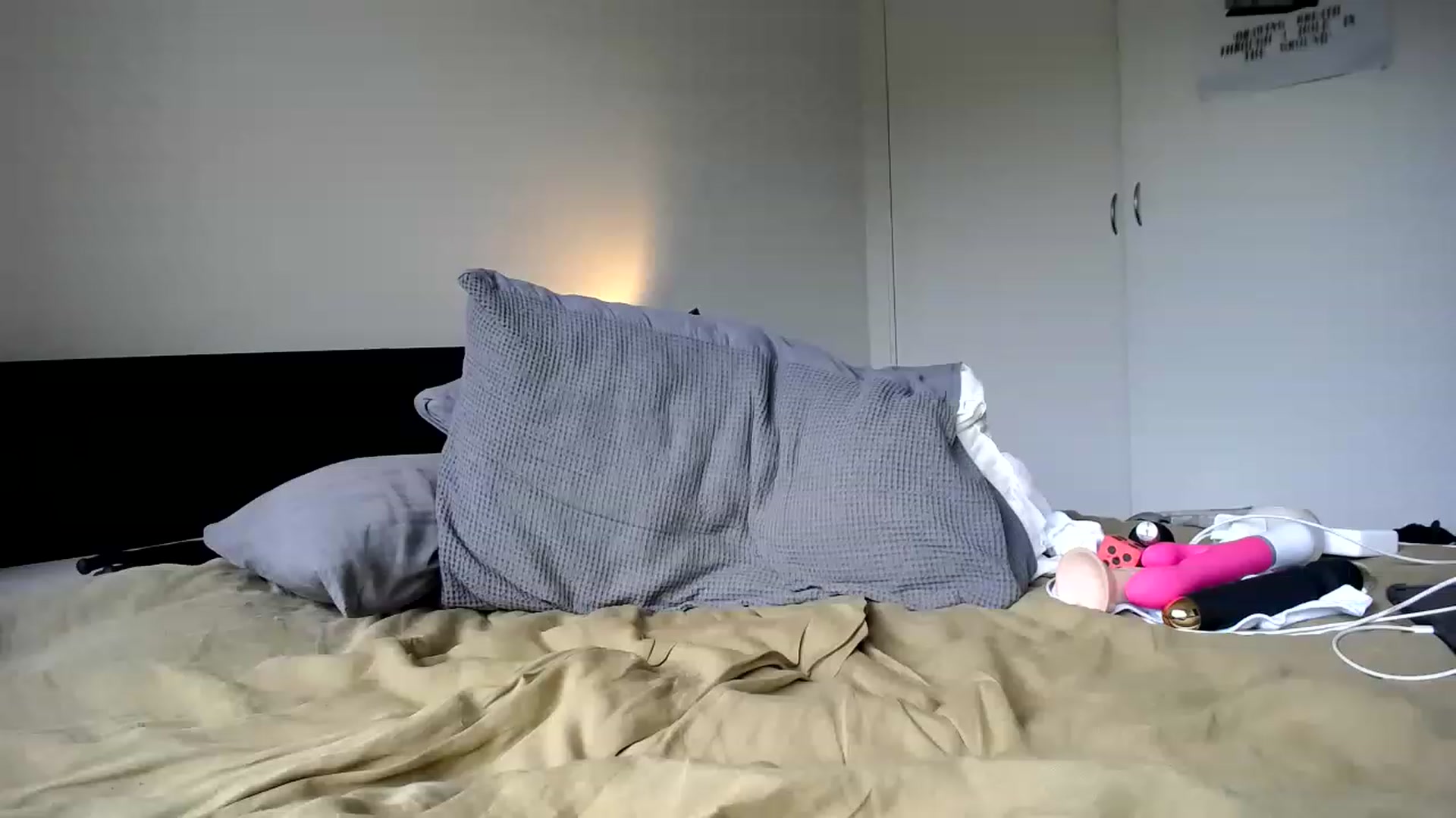 Gallery image thumbnail from Sarahmoonsg's myfreecams stream on, 02/28/2023, 05:34 image 17 of 20