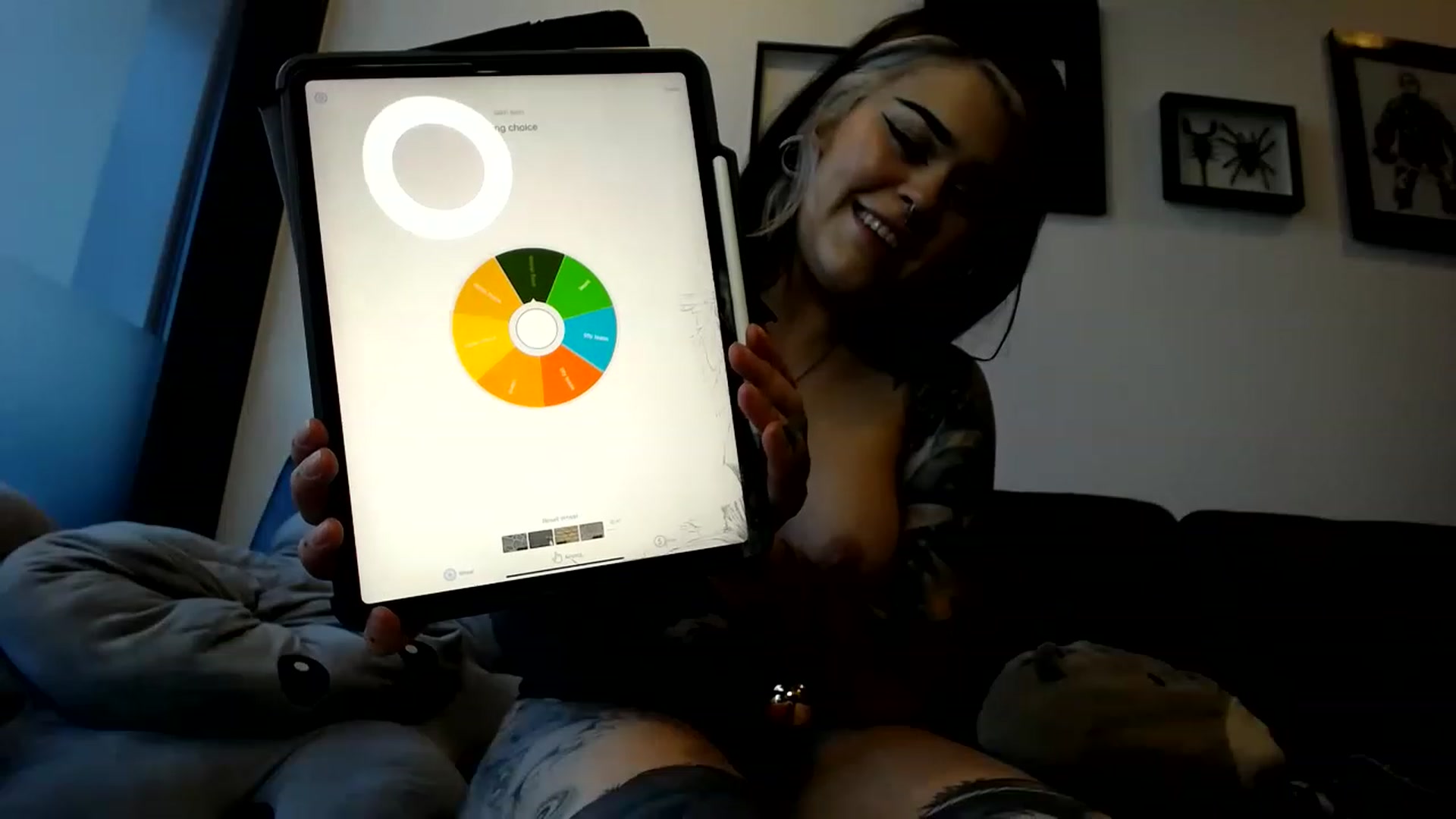 Gallery image thumbnail from Sarahmoonsg's myfreecams stream on, 03/10/2023, 06:18 image 2 of 20