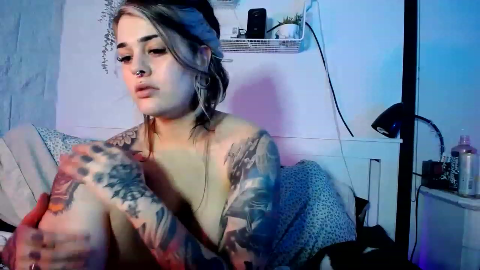 Gallery image thumbnail from Sarahmoonsg's myfreecams stream on, 04/17/2023, 04:24 image 19 of 20
