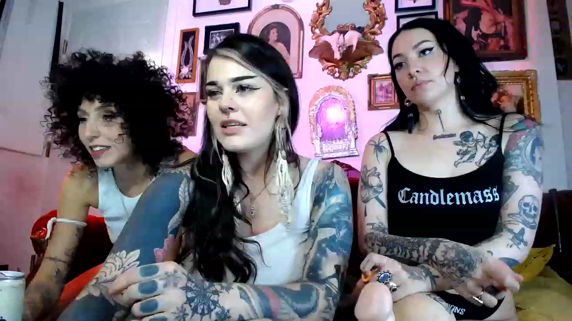 Gallery image thumbnail from Sarahmoonsg's myfreecams stream on, 04/24/2023, 06:13 image 1 of 20