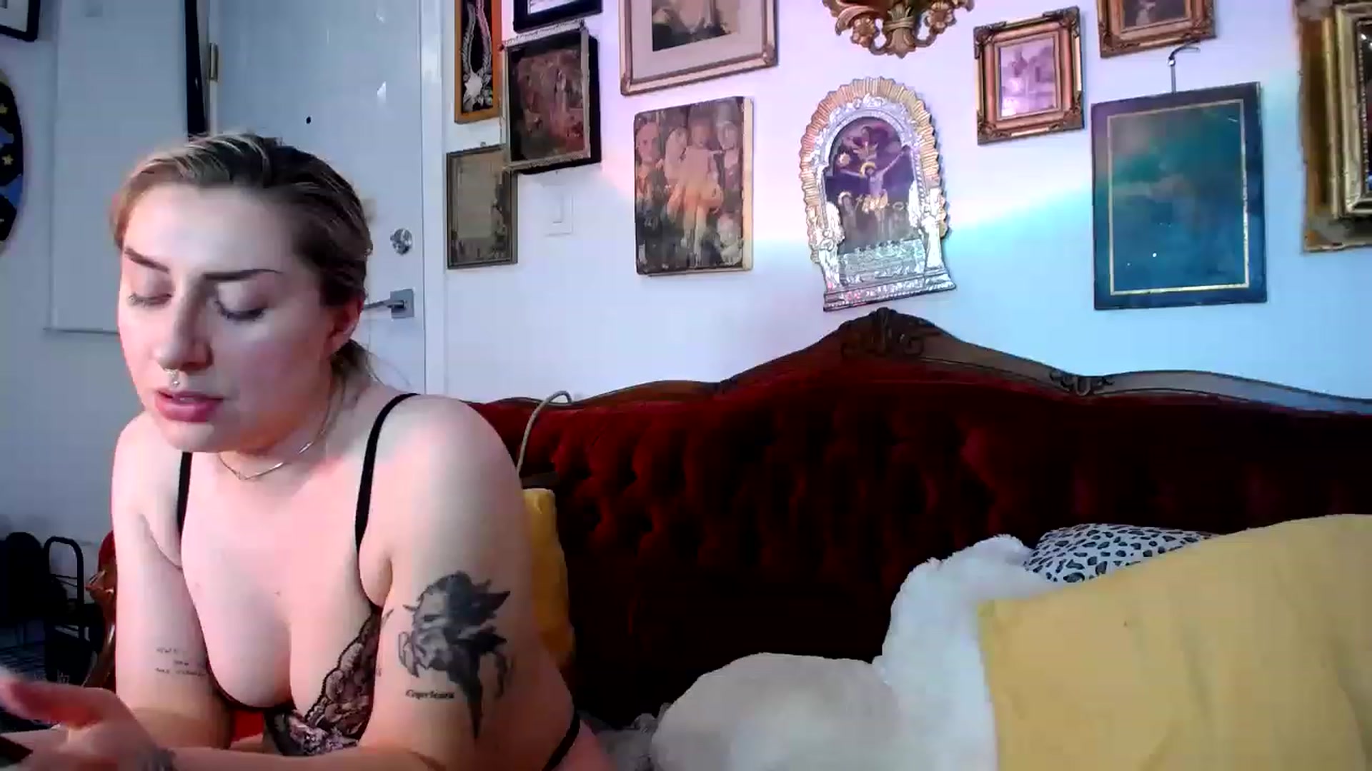Gallery image thumbnail from Sarahmoonsg's myfreecams stream on, 04/28/2023, 04:02 image 2 of 20