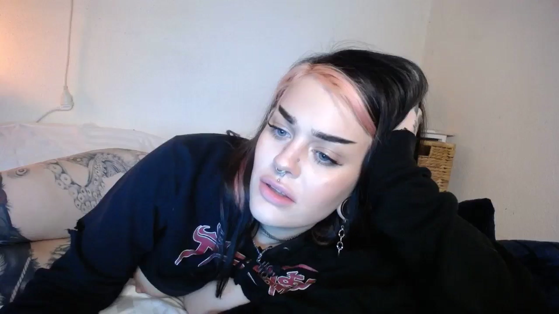 Gallery image thumbnail from Sarahmoonsg's myfreecams stream on, 09/26/2023, 08:47 image 16 of 20