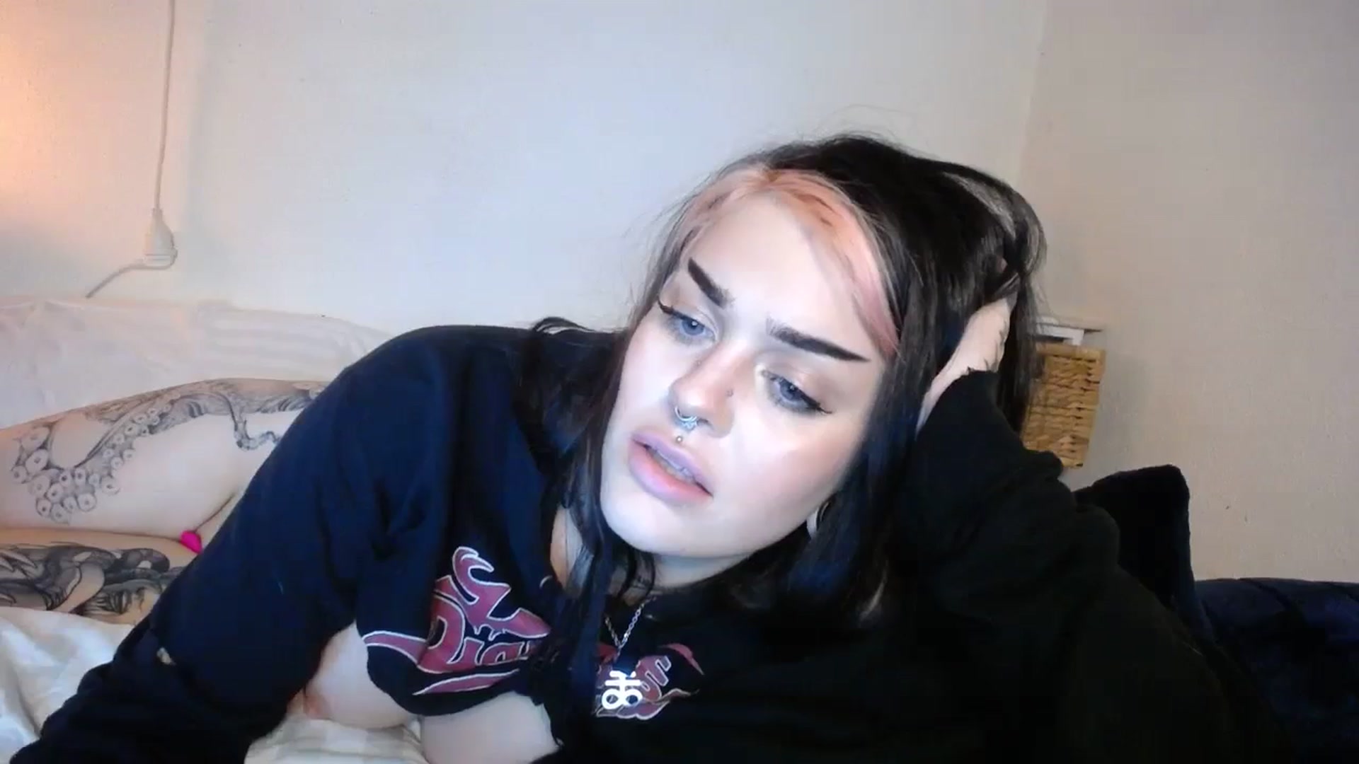Gallery image thumbnail from Sarahmoonsg's myfreecams stream on, 09/26/2023, 08:47 image 17 of 20