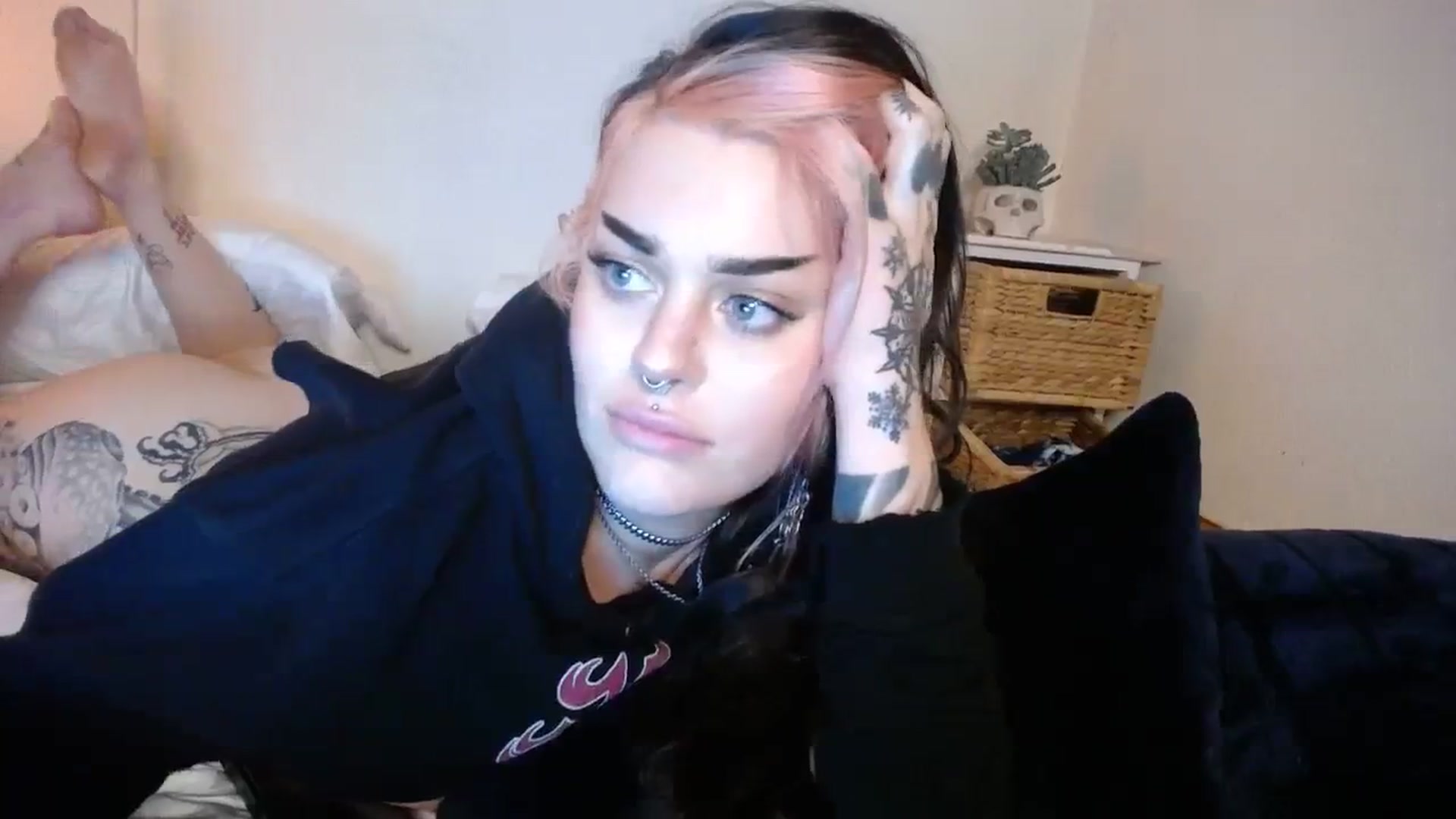 Gallery image thumbnail from Sarahmoonsg's myfreecams stream on, 09/26/2023, 08:47 image 20 of 20