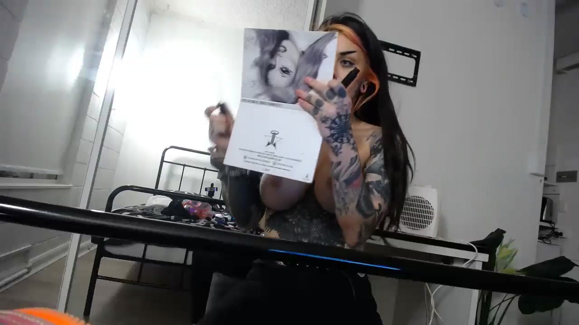 Gallery image thumbnail from Sarahmoonsg's myfreecams stream on, 10/17/2023, 09:48 image 11 of 20
