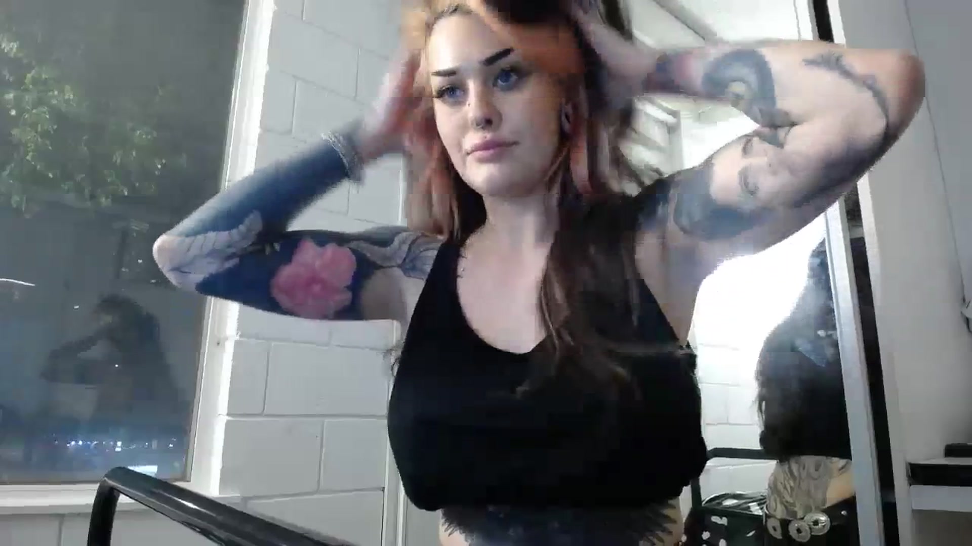 Gallery image thumbnail from Sarahmoonsg's myfreecams stream on, 10/17/2023, 09:48 image 2 of 20