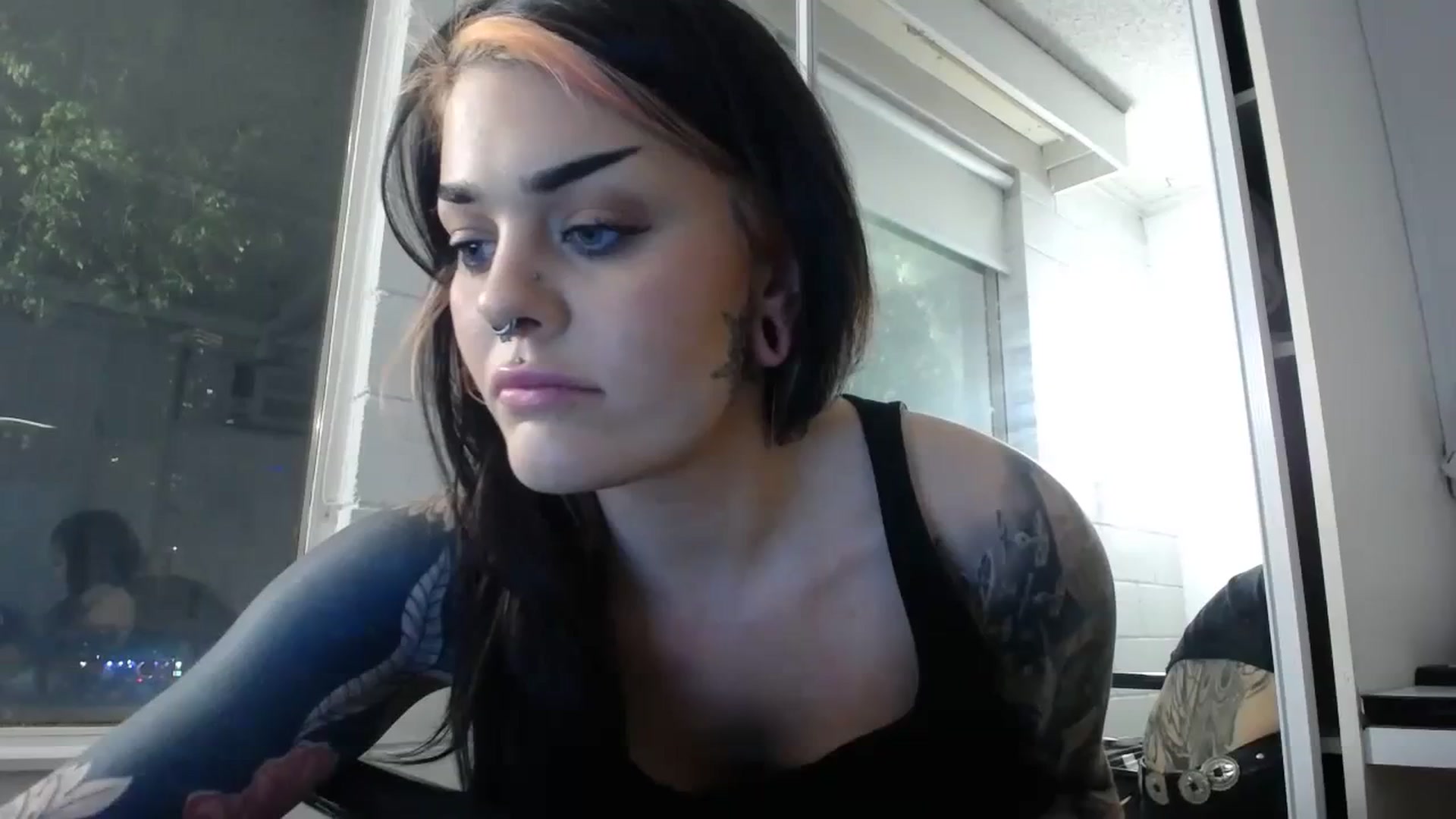 Gallery image thumbnail from Sarahmoonsg's myfreecams stream on, 10/17/2023, 09:48 image 3 of 20