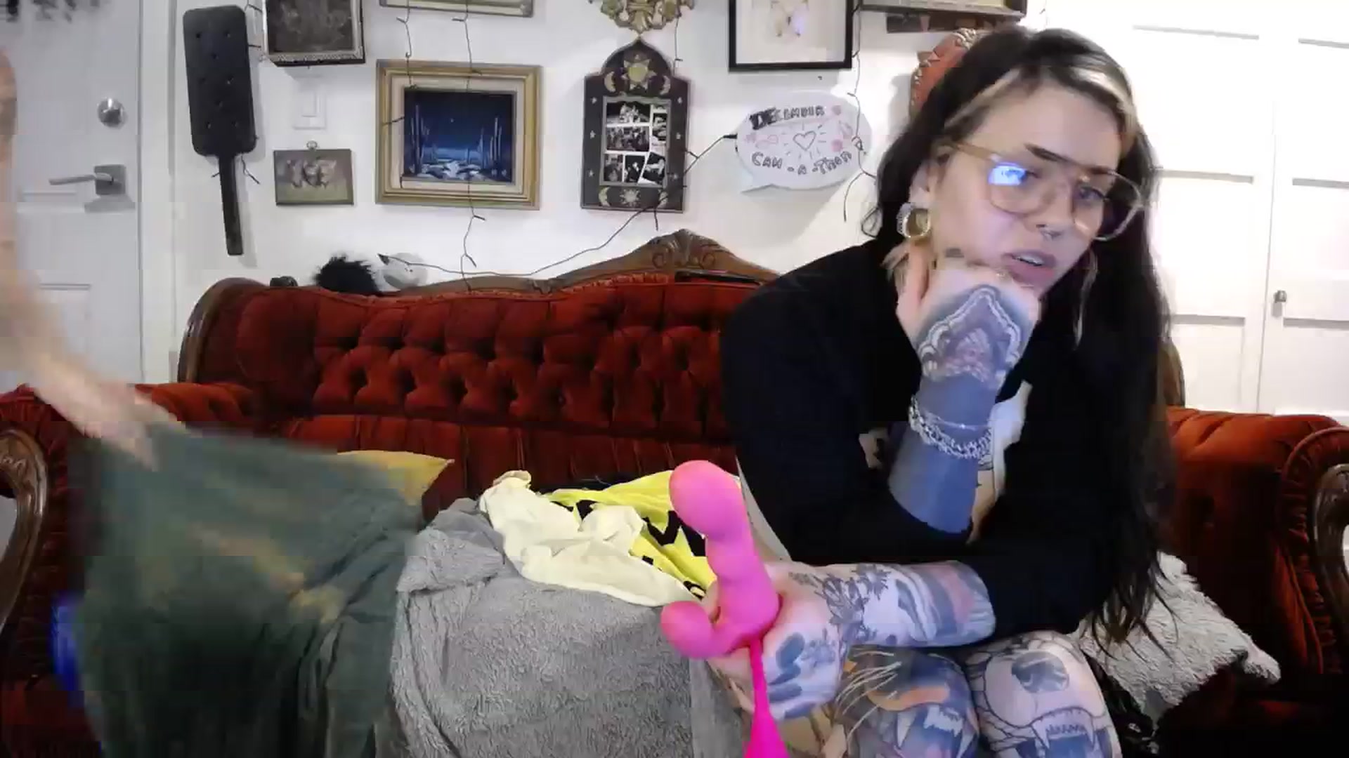 Gallery image thumbnail from Sarahmoonsg's myfreecams stream on, 12/04/2023, 07:22 image 20 of 20