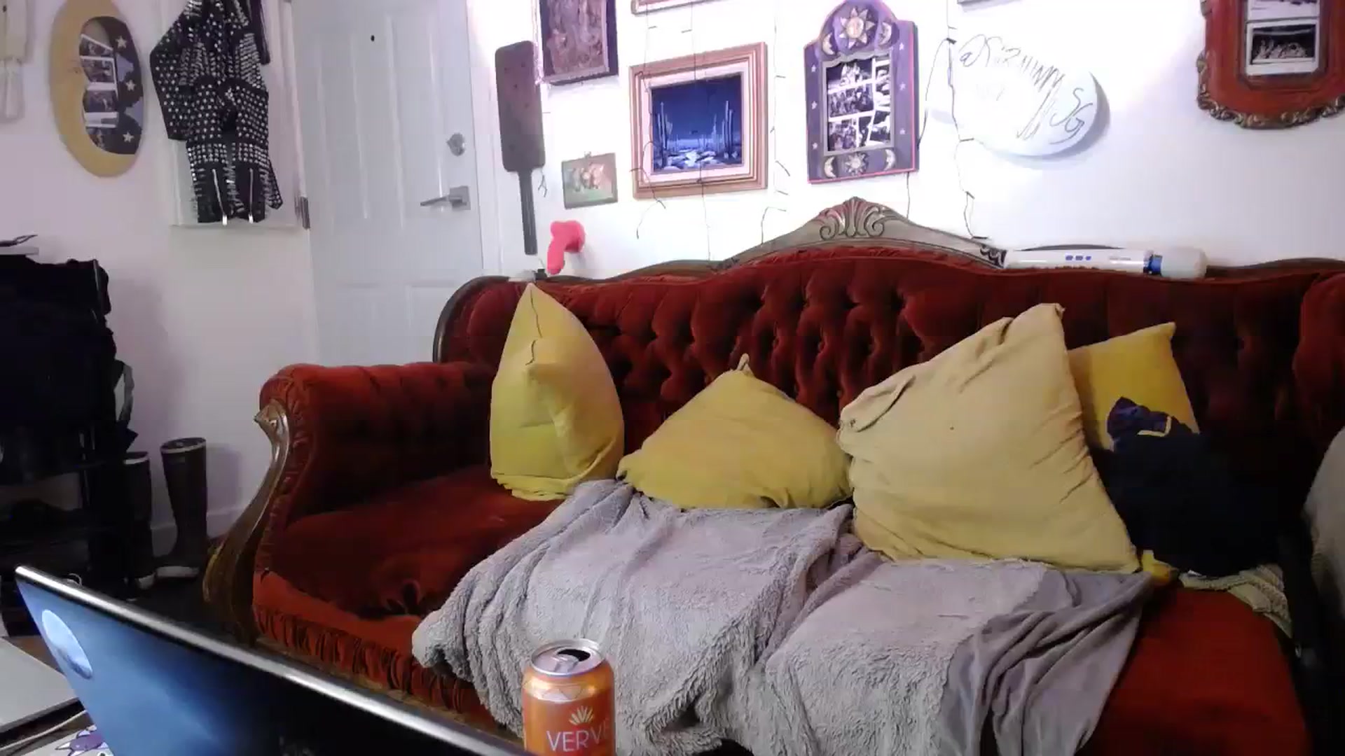 Gallery image thumbnail from Sarahmoonsg's myfreecams stream on, 02/05/2024, 07:12 image 2 of 20