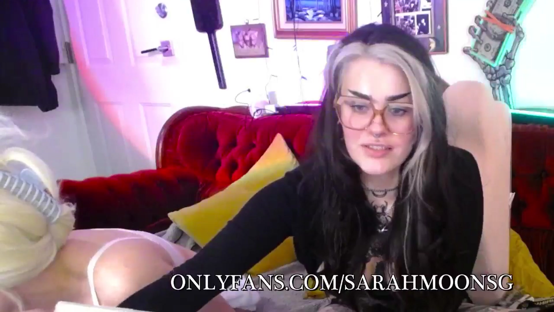 Gallery image thumbnail from Sarahmoonsg's myfreecams stream on, 01/02/2025, 02:48 image 7 of 20