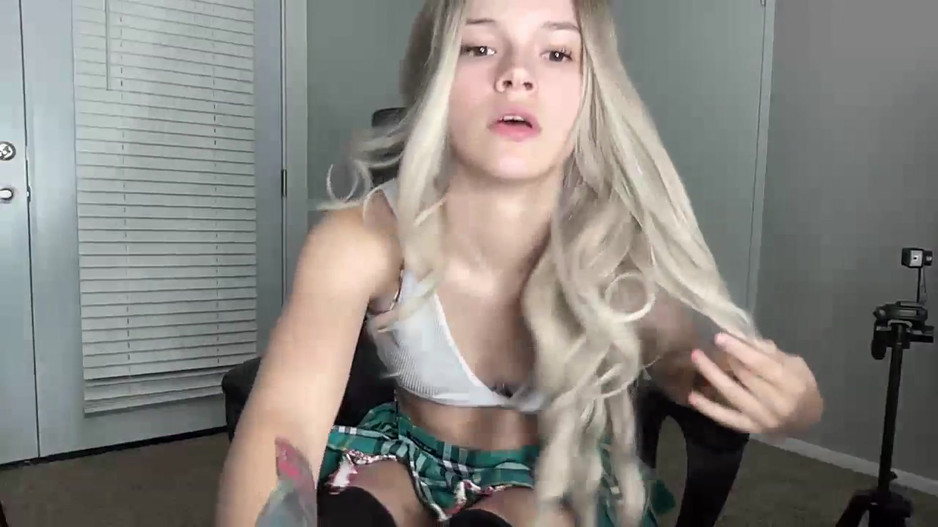 Gallery image thumbnail from Sarahsweets18's myfreecams stream on, 07/04/2023, 01:48 image 12 of 20