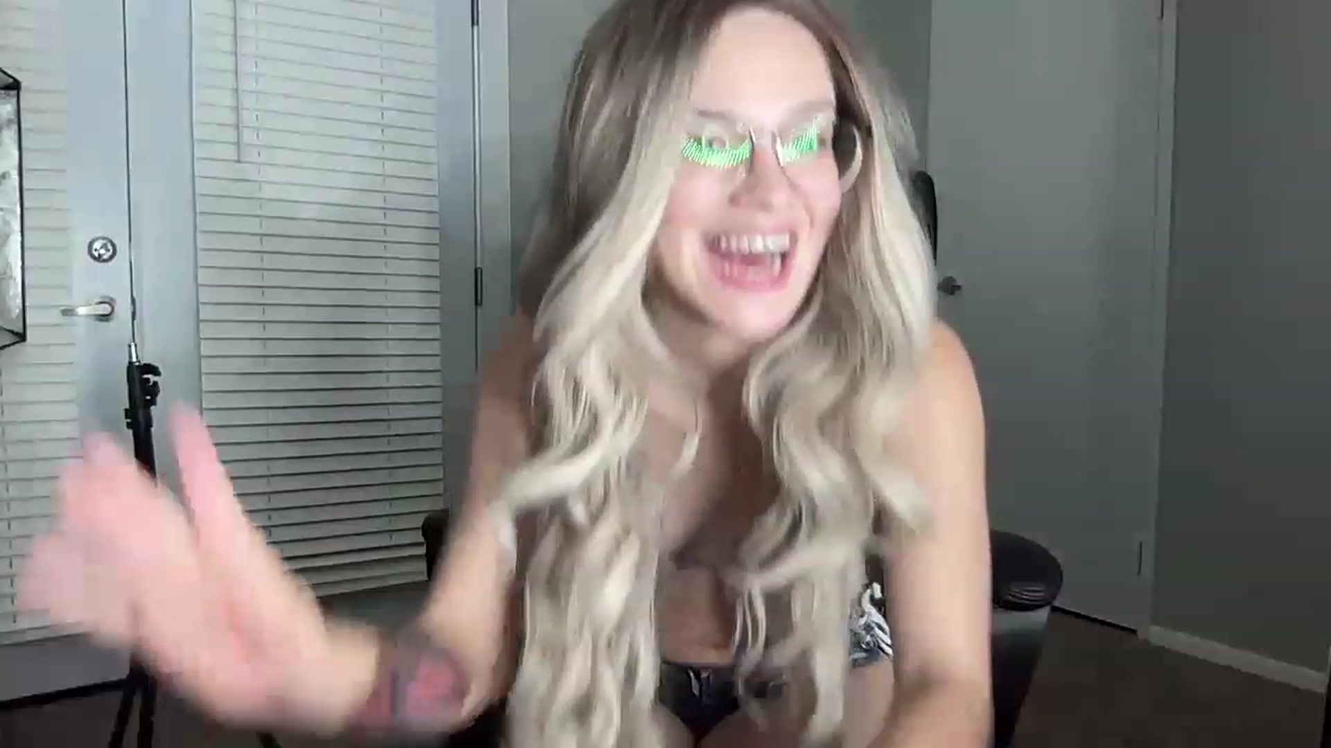 Gallery image thumbnail from Sarahsweets18's myfreecams stream on, 07/05/2023, 07:36 image 18 of 20