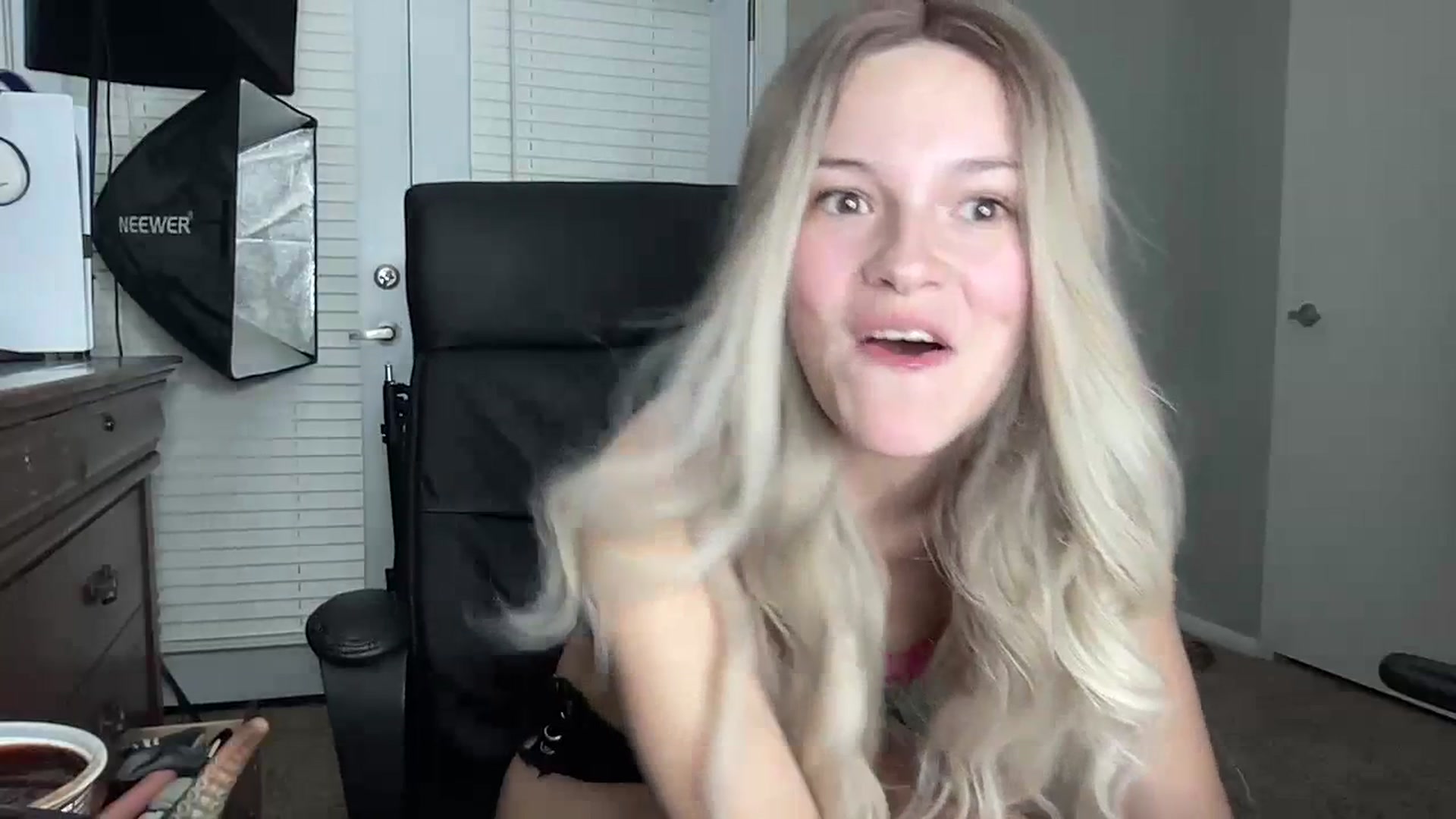 Gallery image thumbnail from Sarahsweets18's myfreecams stream on, 07/06/2023, 04:34 image 11 of 20