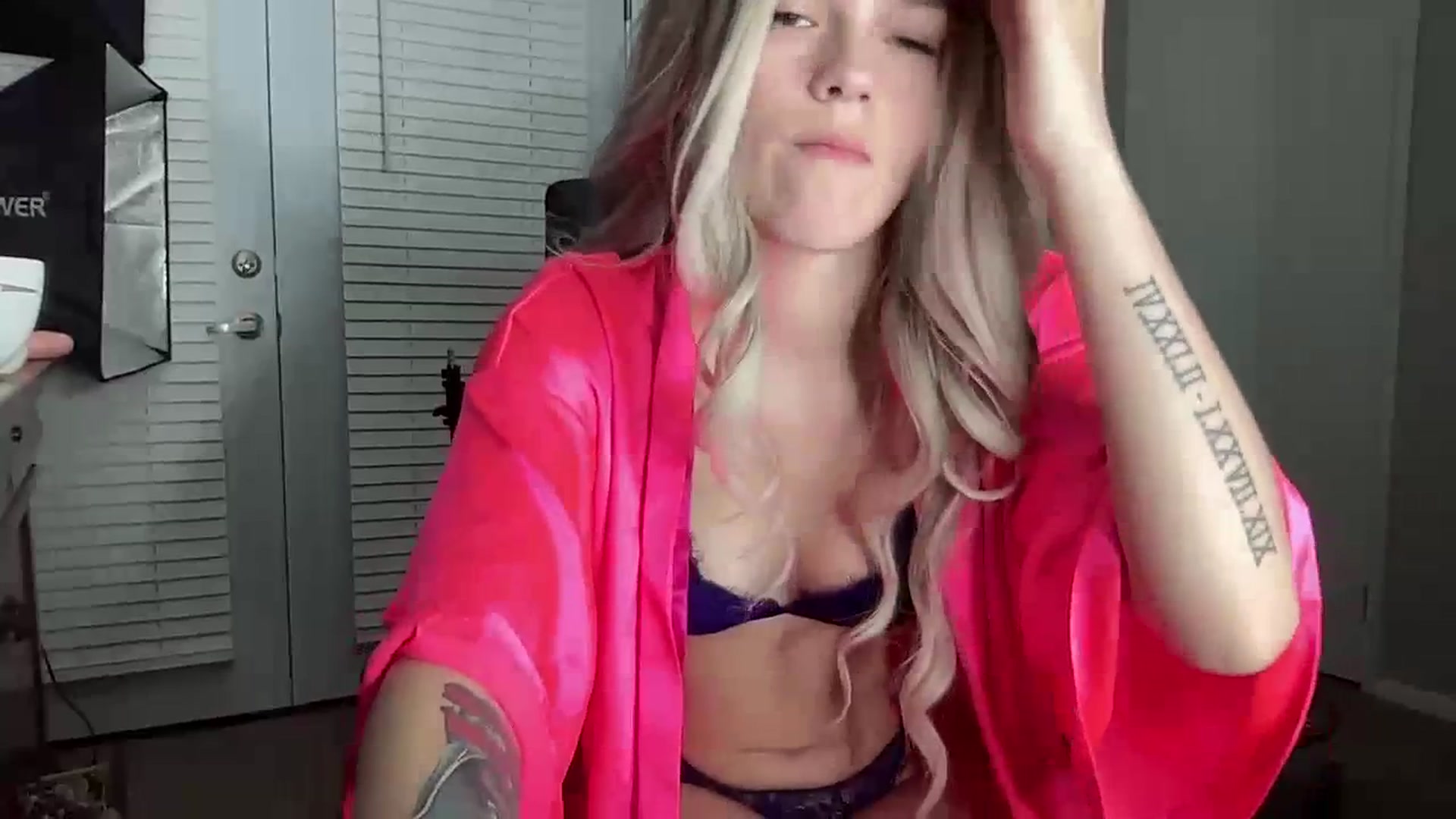 Gallery image thumbnail from Sarahsweets18's myfreecams stream on, 07/07/2023, 07:39 image 12 of 20