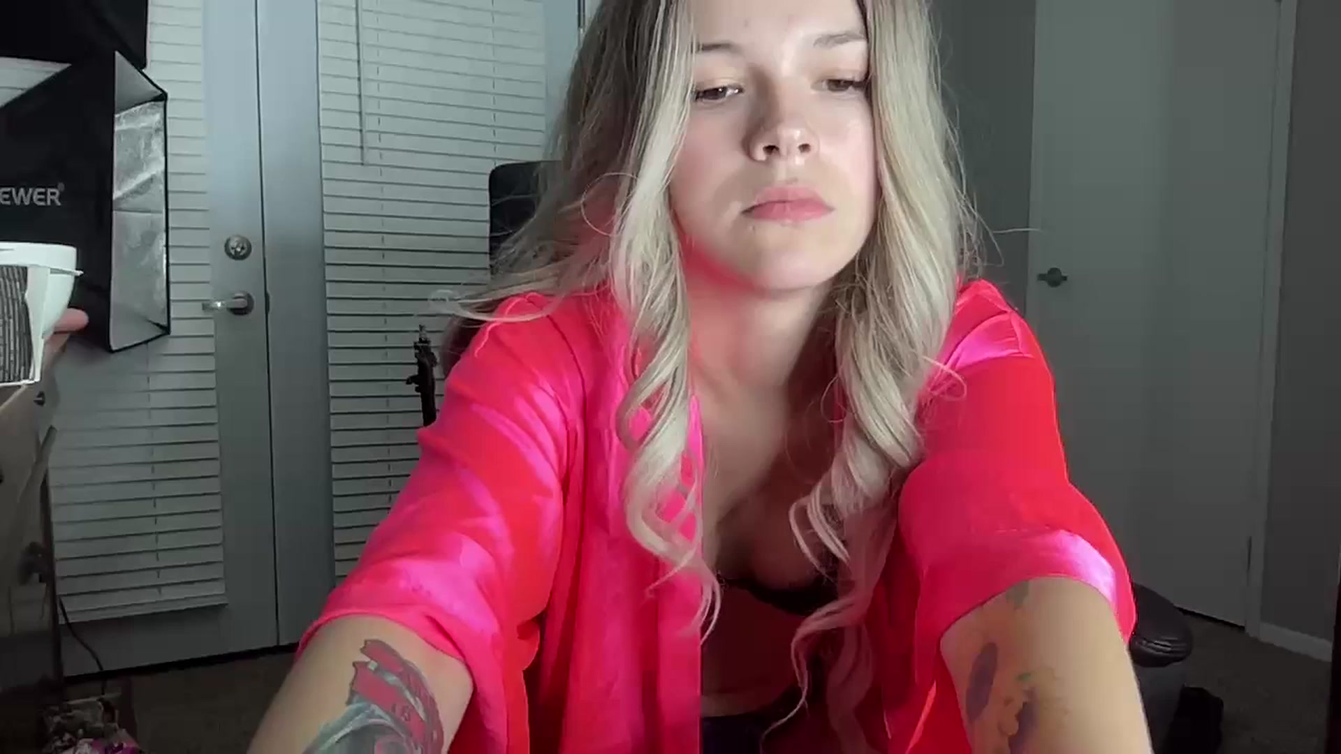 Gallery image thumbnail from Sarahsweets18's myfreecams stream on, 07/07/2023, 07:39 image 1 of 20