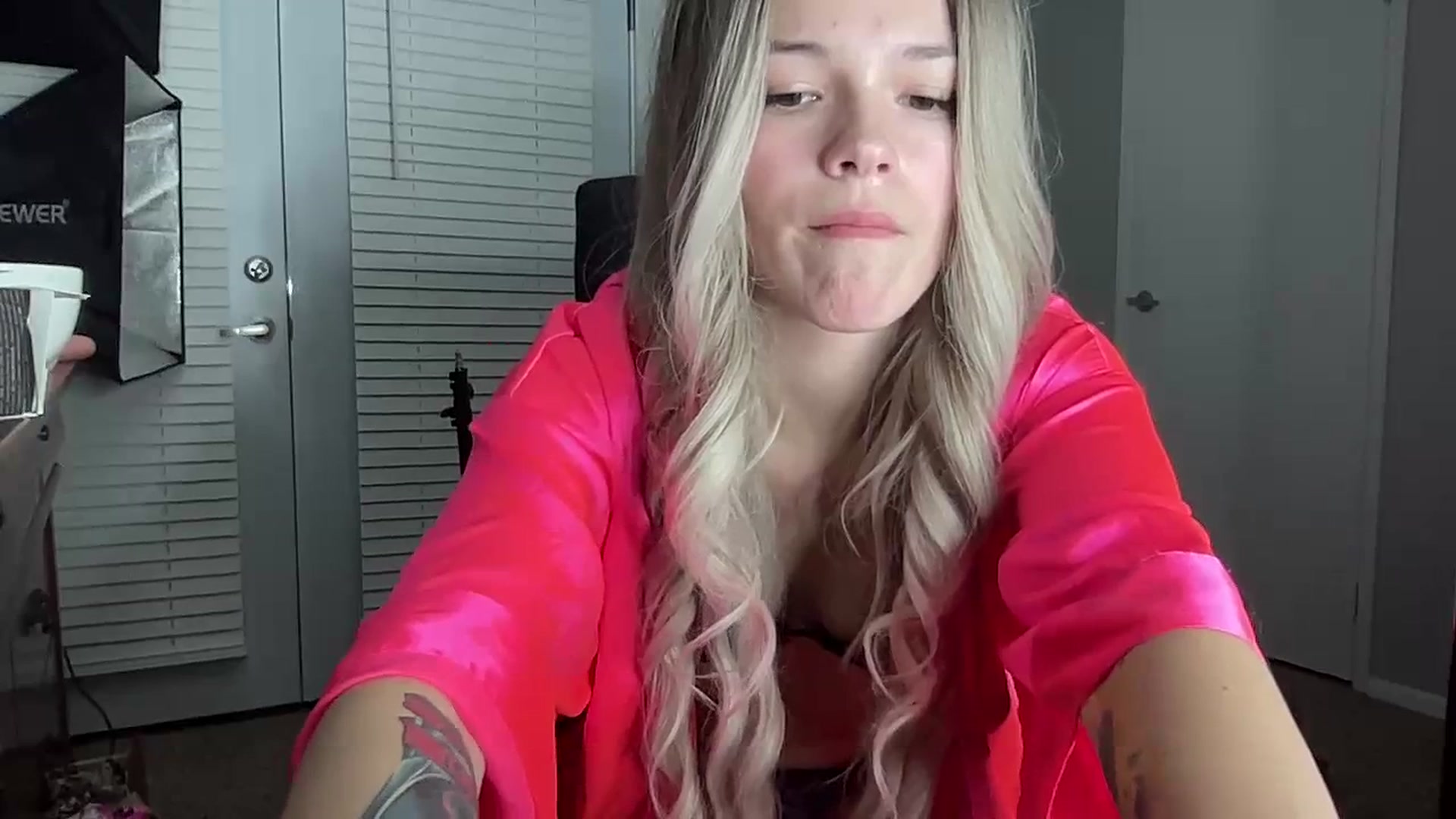 Gallery image thumbnail from Sarahsweets18's myfreecams stream on, 07/07/2023, 07:39 image 4 of 20
