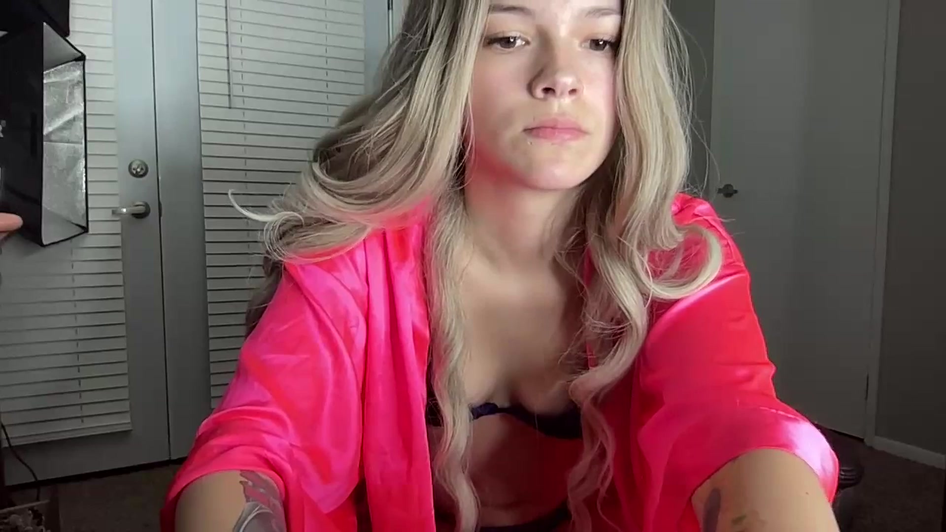 Gallery image thumbnail from Sarahsweets18's myfreecams stream on, 07/07/2023, 07:39 image 17 of 20