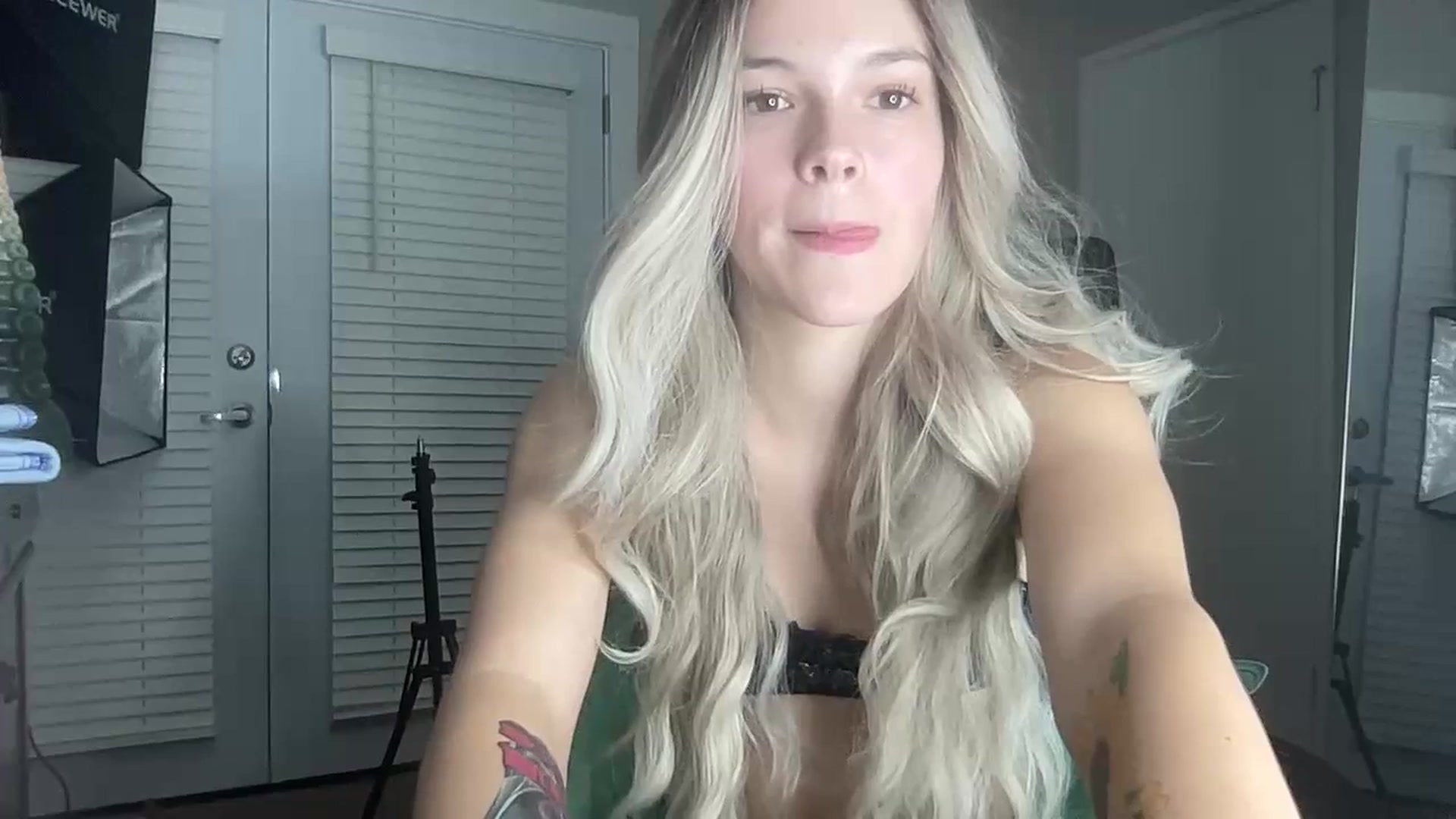 Gallery image thumbnail from Sarahsweets18's myfreecams stream on, 07/08/2023, 05:45 image 11 of 20