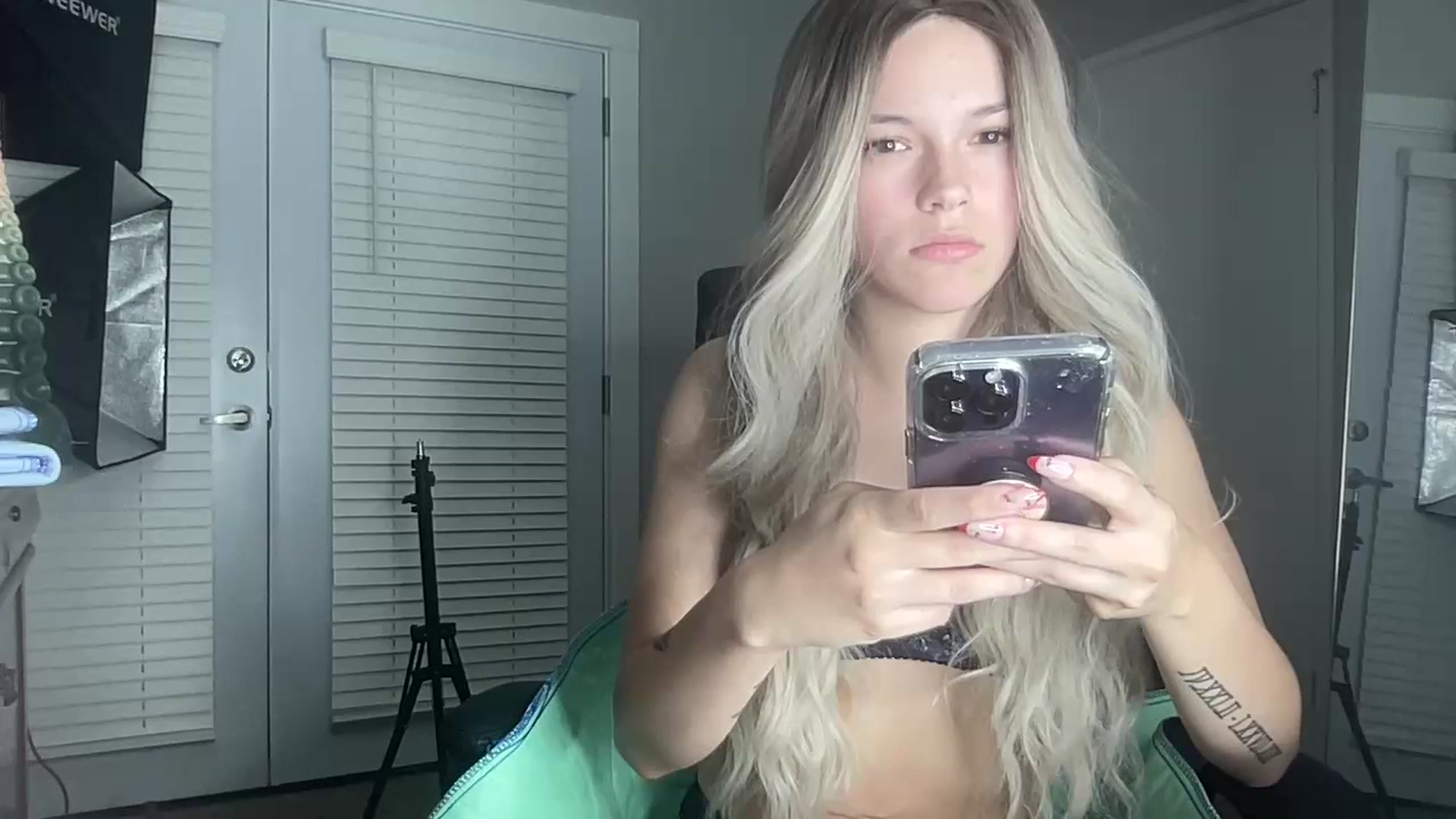 Gallery image thumbnail from Sarahsweets18's myfreecams stream on, 07/08/2023, 05:45 image 12 of 20