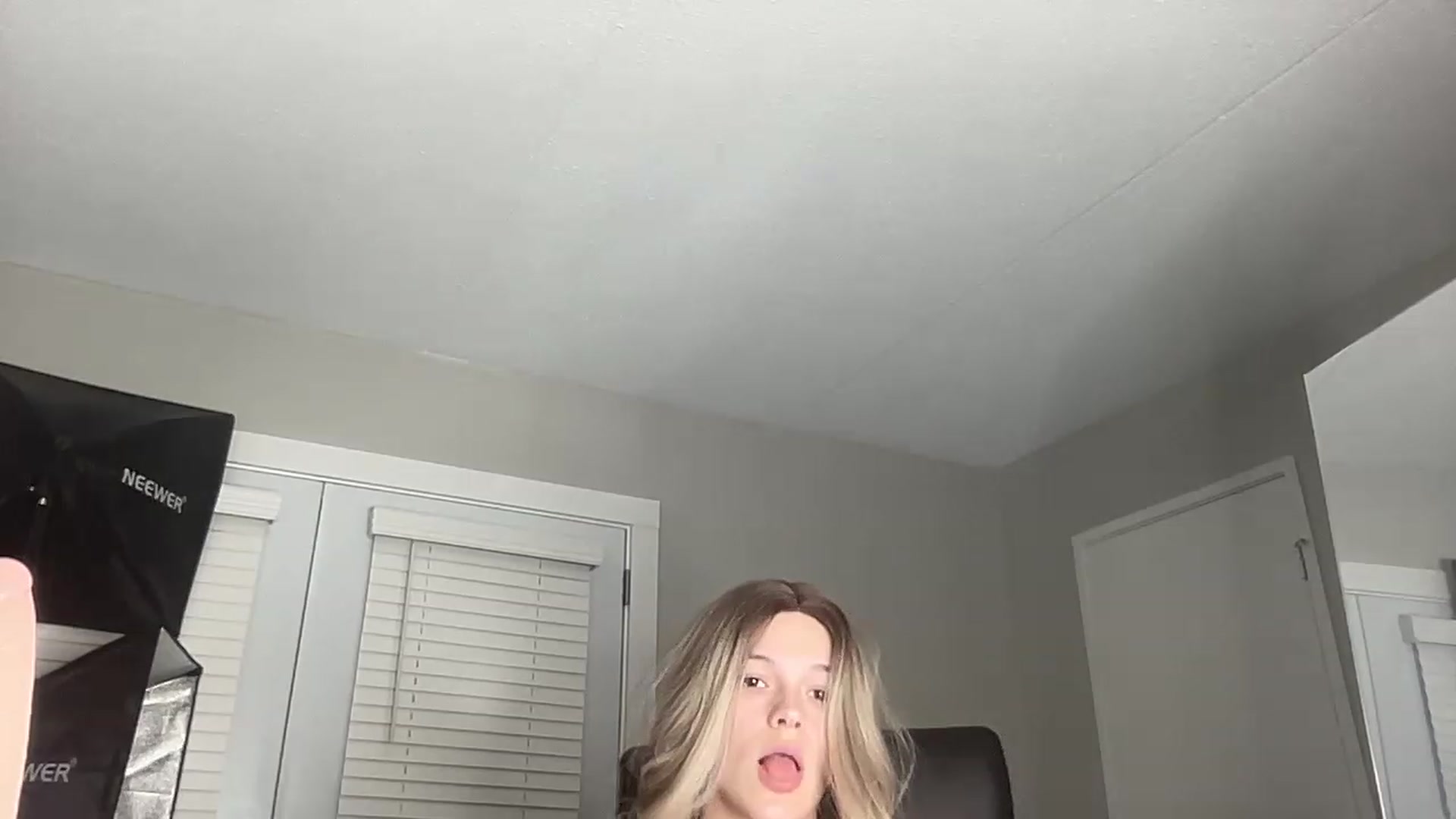 Gallery image thumbnail from Sarahsweets18's myfreecams stream on, 07/09/2023, 02:06 image 15 of 20
