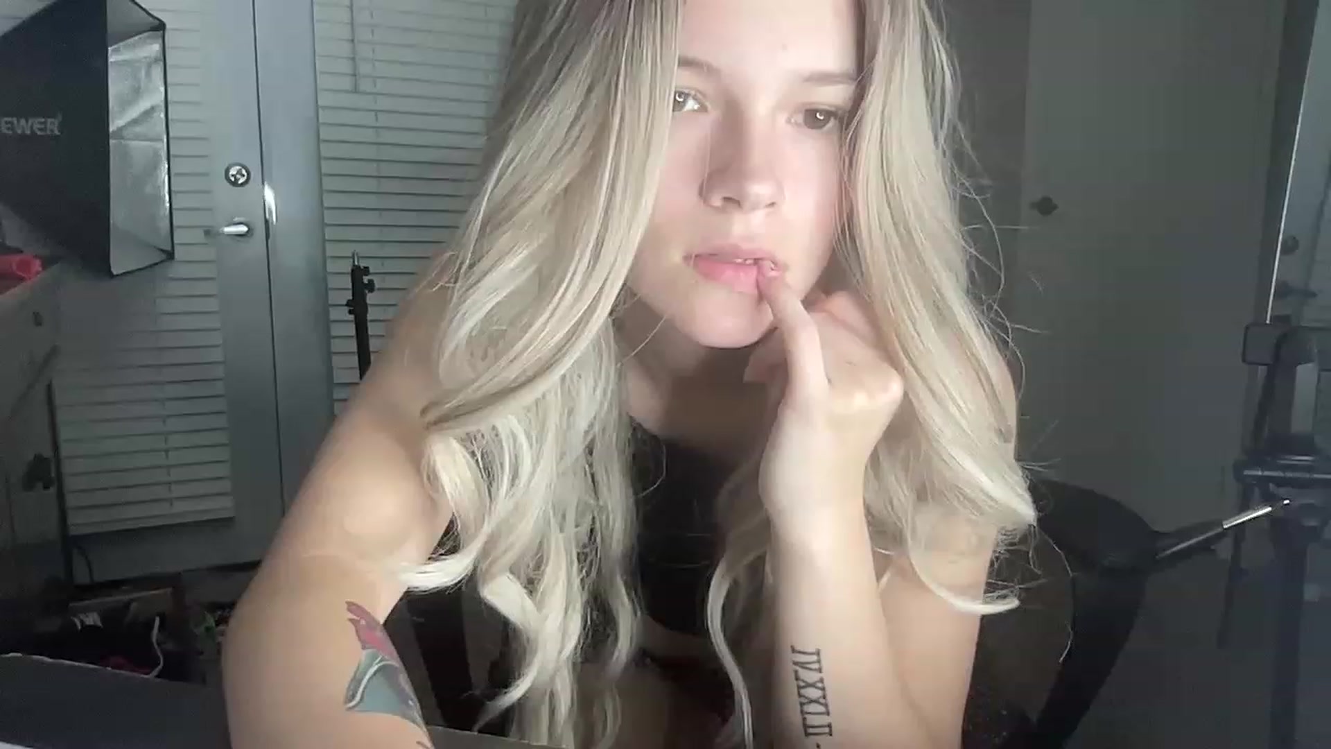 Gallery image thumbnail from Sarahsweets18's myfreecams stream on, 07/09/2023, 02:06 image 6 of 20
