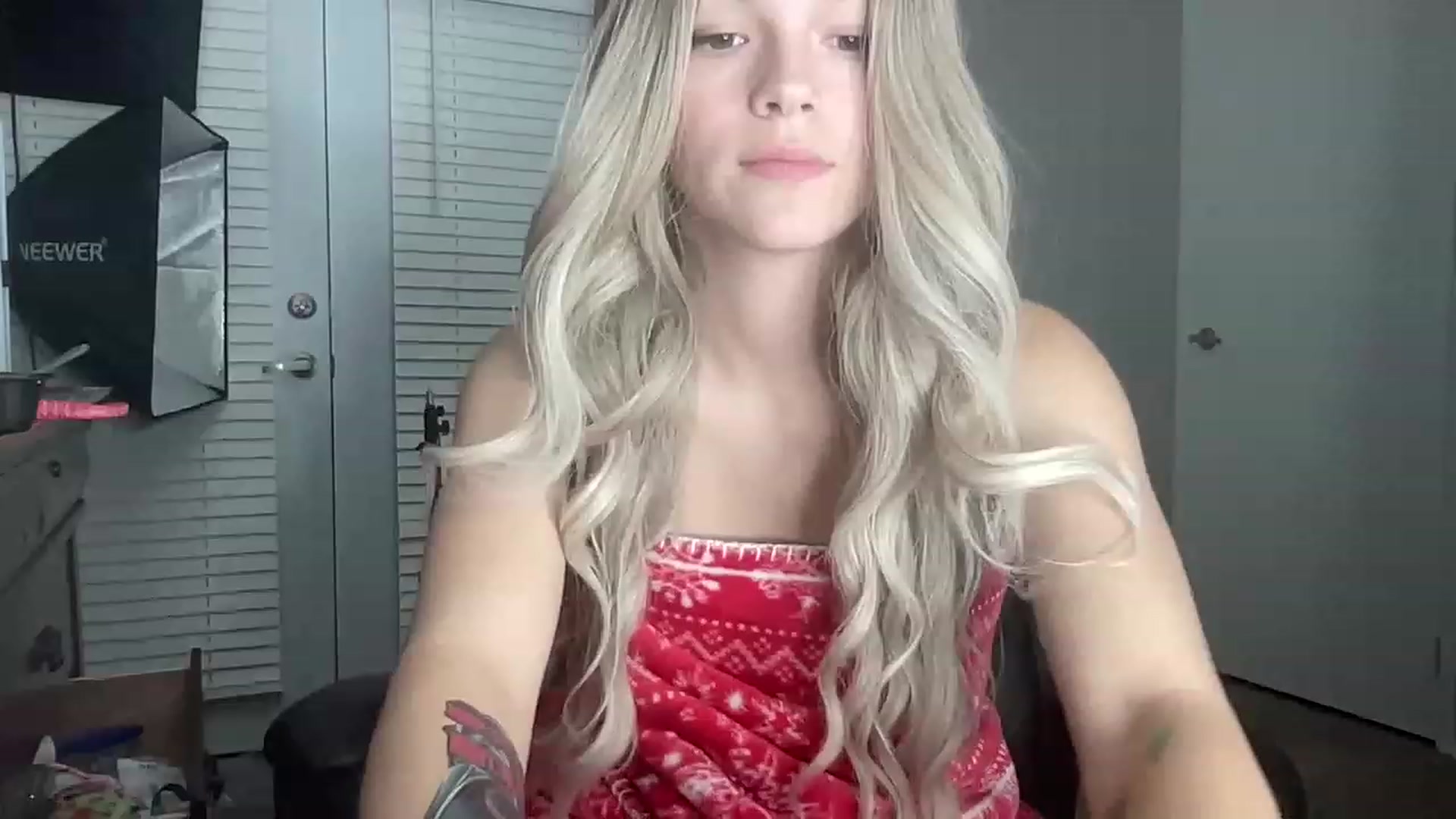 Gallery image thumbnail from Sarahsweets18's myfreecams stream on, 07/09/2023, 08:41 image 9 of 20