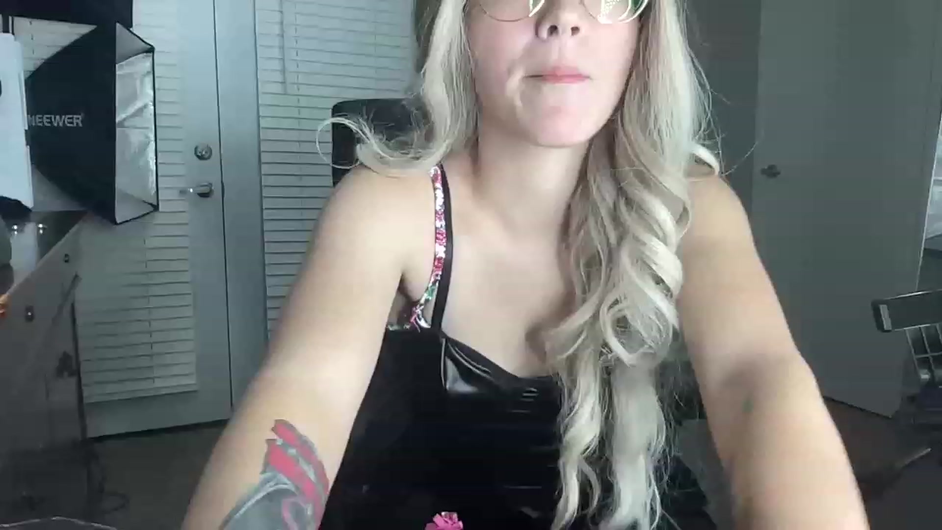 Gallery image thumbnail from Sarahsweets18's myfreecams stream on, 07/10/2023, 02:31 image 14 of 20