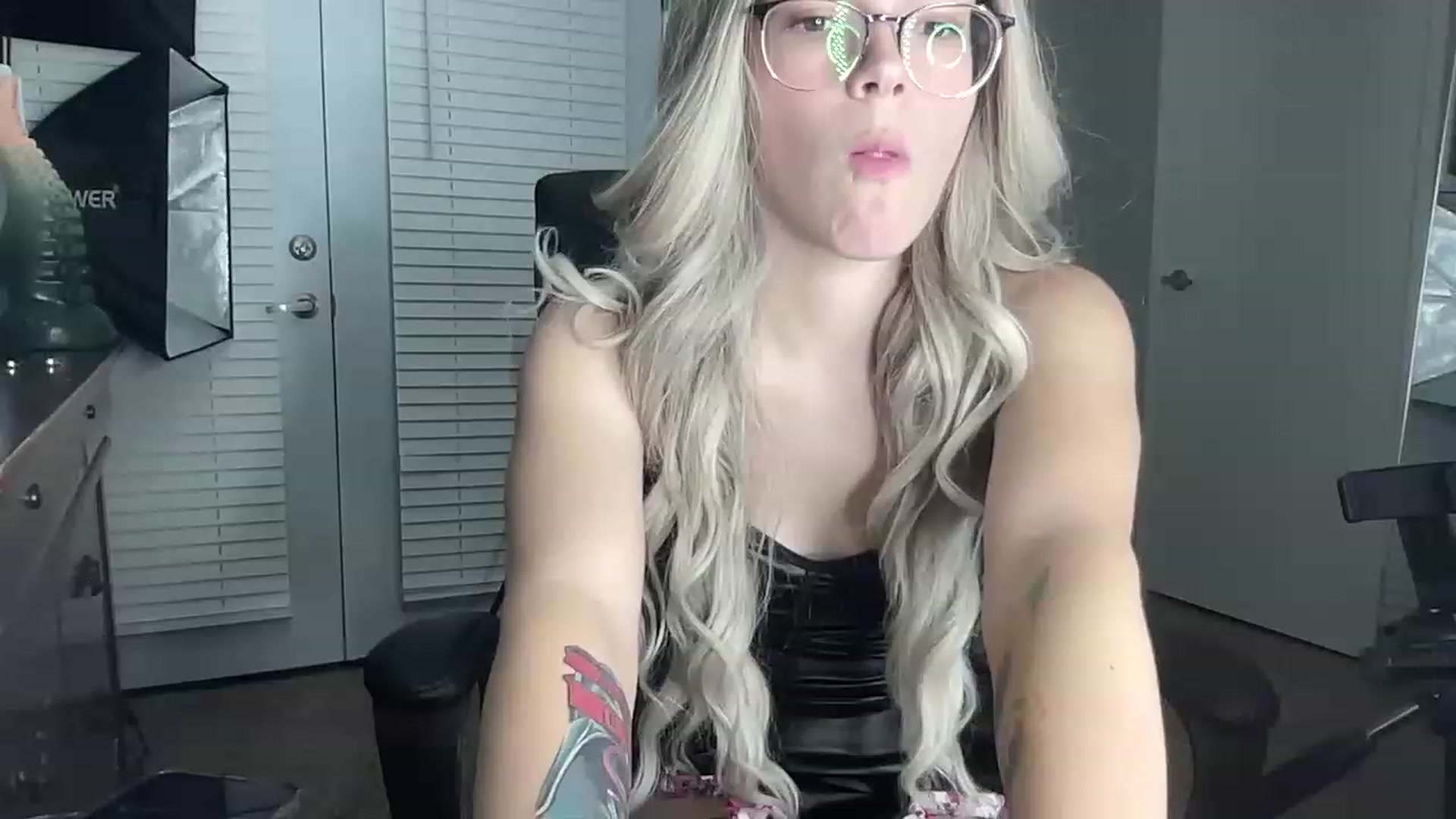 Gallery image thumbnail from Sarahsweets18's myfreecams stream on, 07/10/2023, 02:31 image 3 of 20