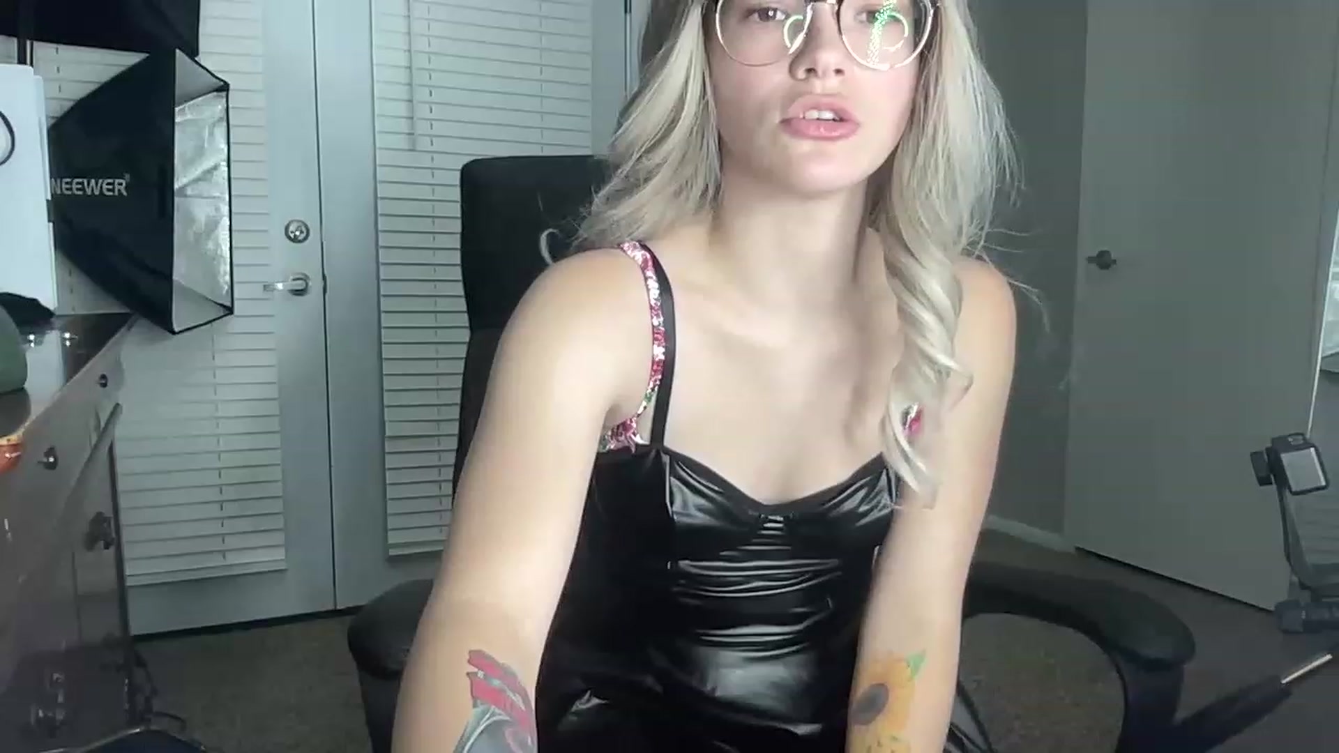 Gallery image thumbnail from Sarahsweets18's myfreecams stream on, 07/10/2023, 02:31 image 20 of 20