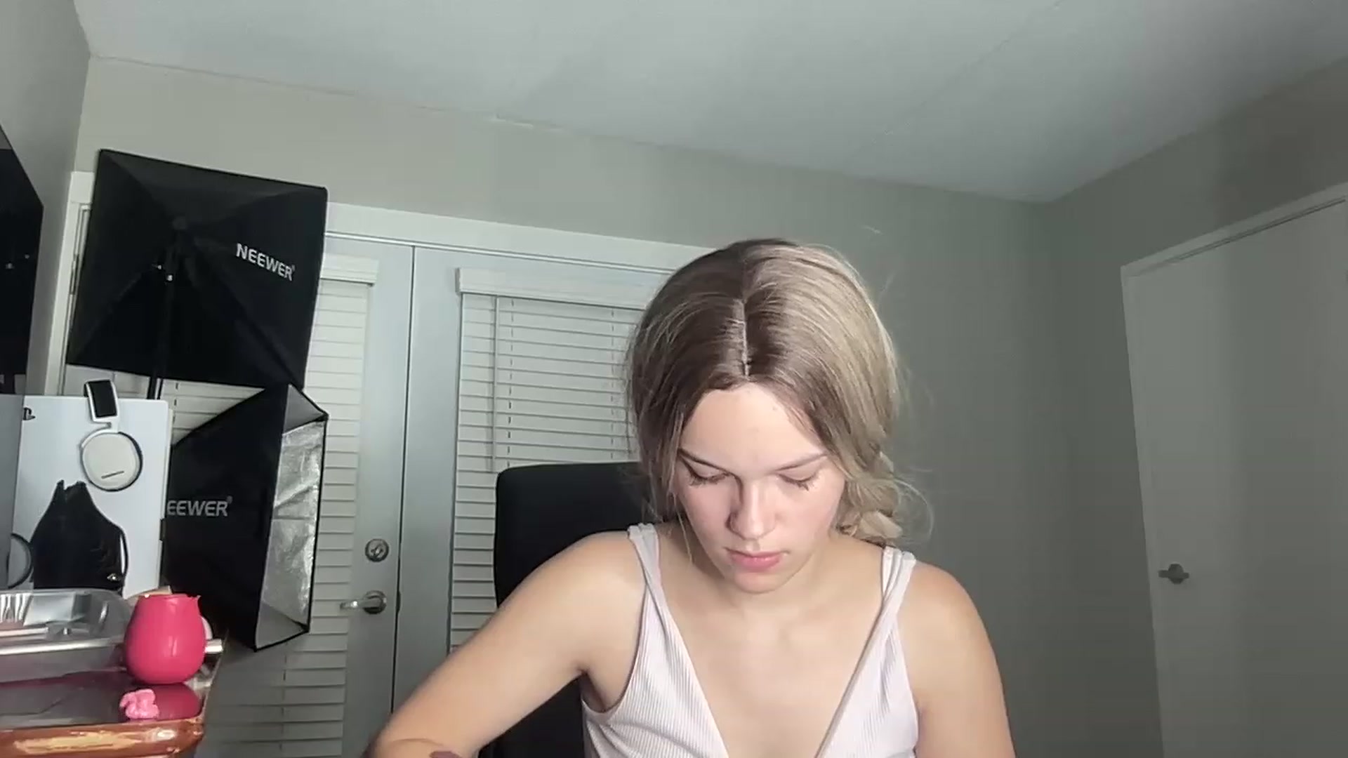 Gallery image thumbnail from Sarahsweets18's myfreecams stream on, 07/10/2023, 07:48 image 7 of 20