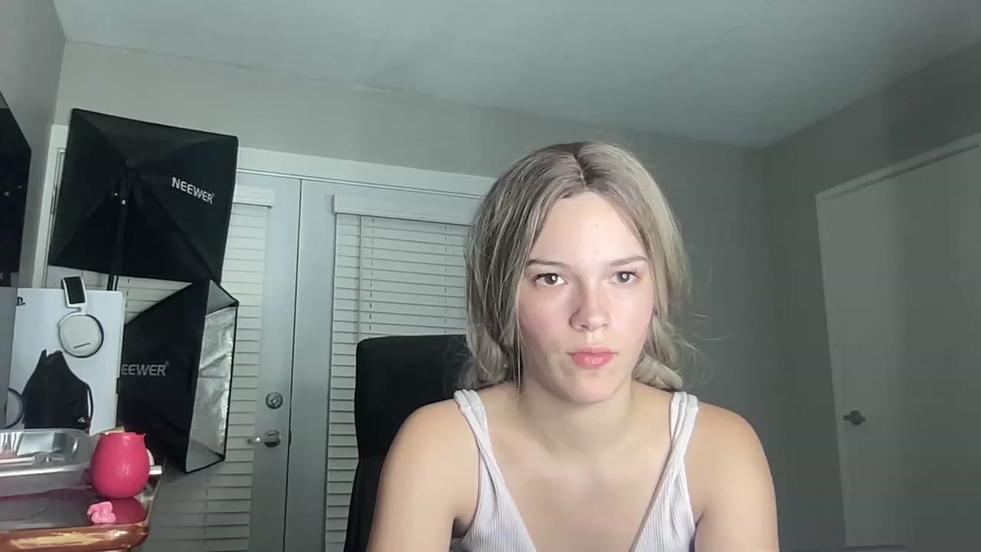 Gallery image thumbnail from Sarahsweets18's myfreecams stream on, 07/10/2023, 07:48 image 6 of 20