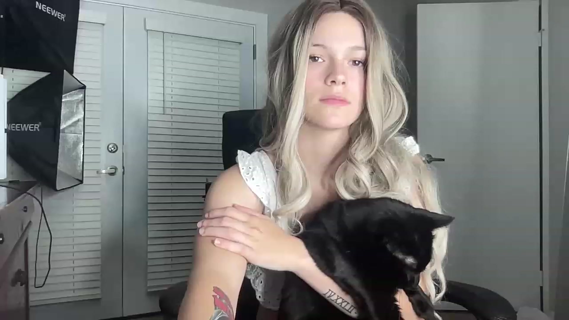 Gallery image thumbnail from Sarahsweets18's myfreecams stream on, 07/11/2023, 05:29 image 3 of 20