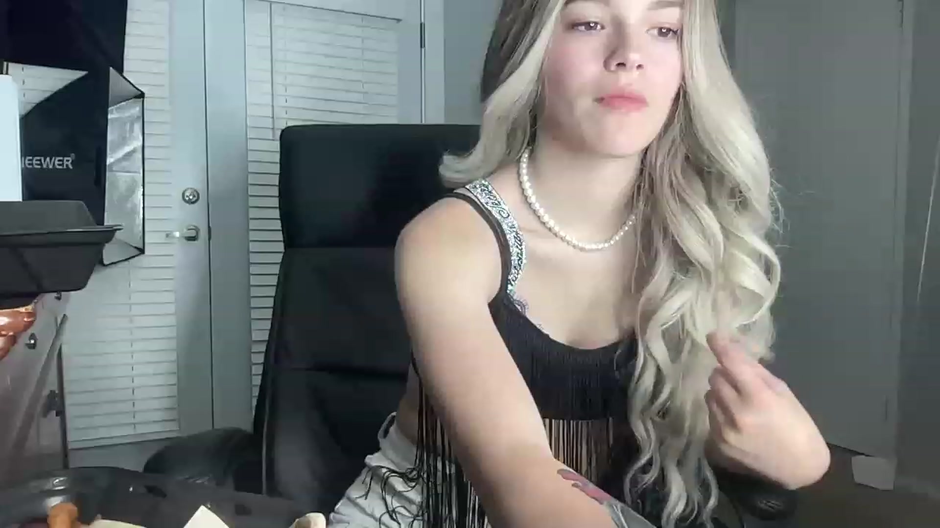Gallery image thumbnail from Sarahsweets18's myfreecams stream on, 07/12/2023, 04:08 image 10 of 20