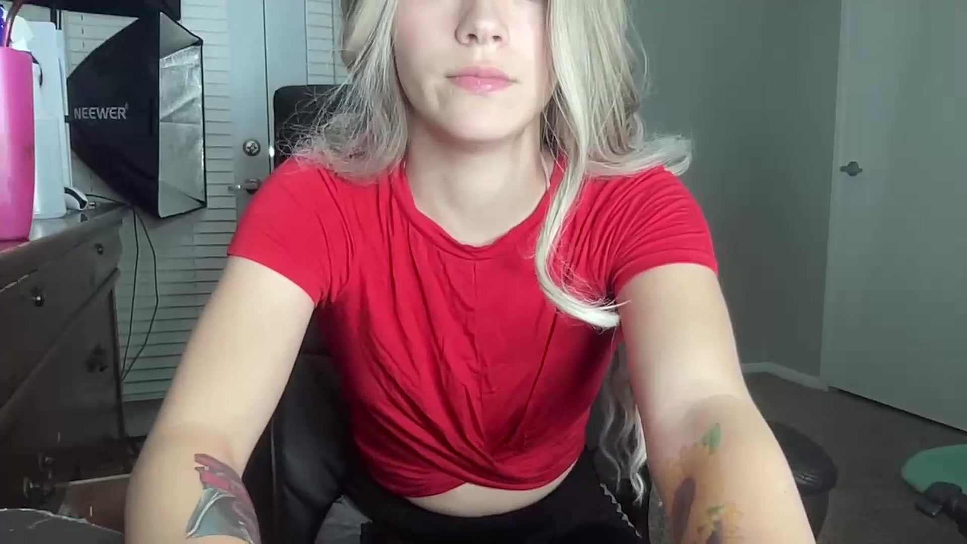 Gallery image thumbnail from Sarahsweets18's myfreecams stream on, 07/13/2023, 05:29 image 1 of 20