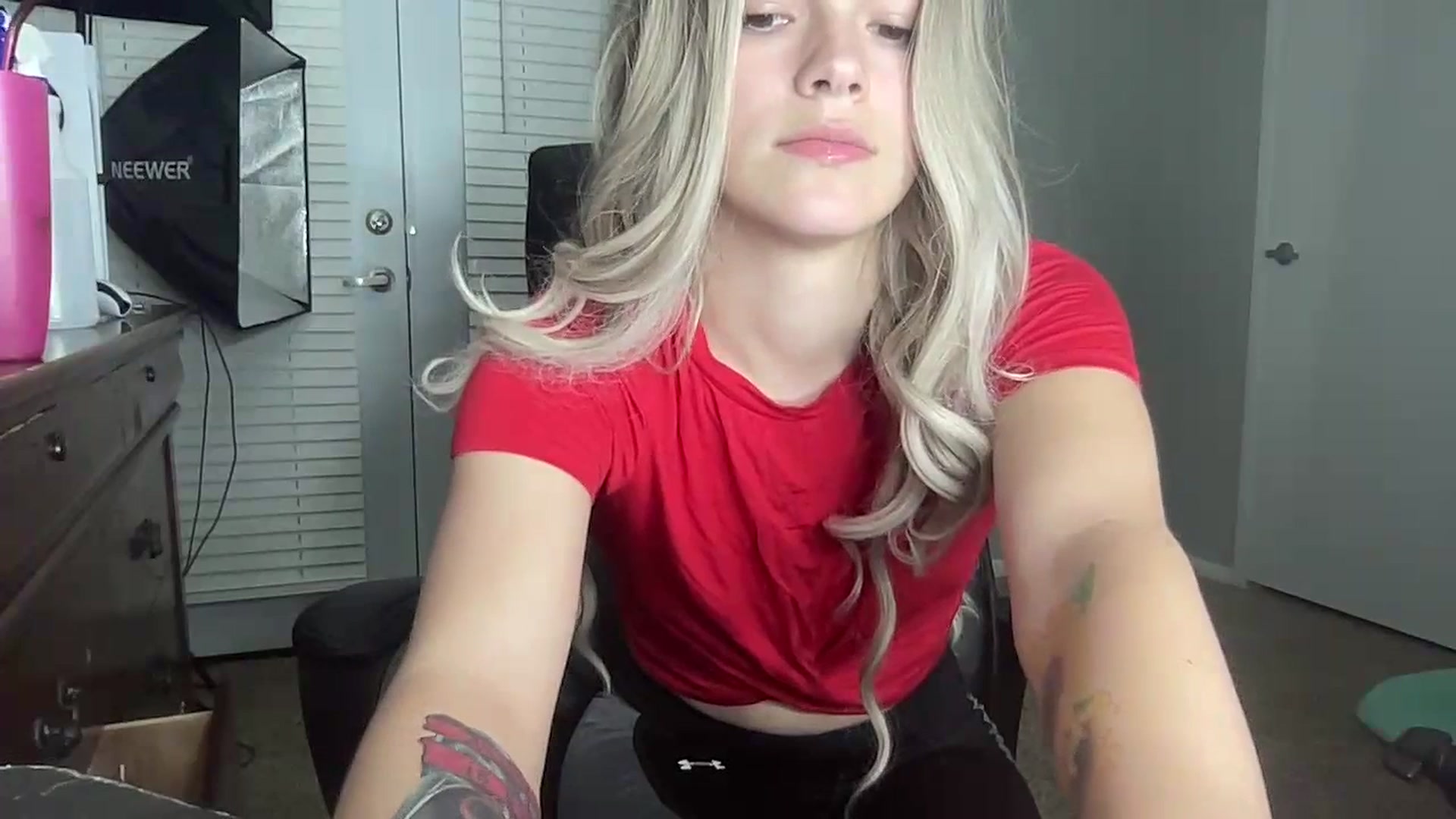 Gallery image thumbnail from Sarahsweets18's myfreecams stream on, 07/13/2023, 05:29 image 7 of 20