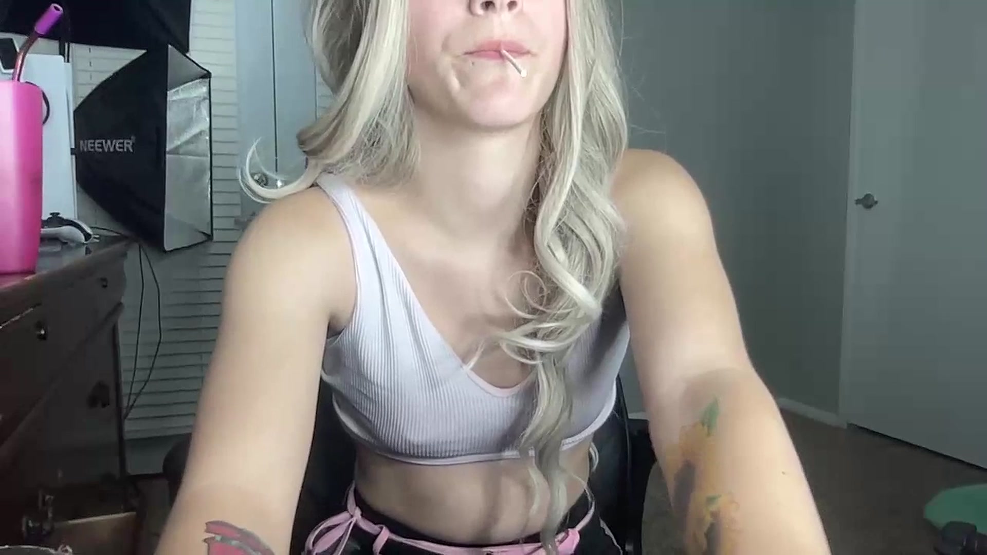 Gallery image thumbnail from Sarahsweets18's myfreecams stream on, 07/13/2023, 05:29 image 14 of 20