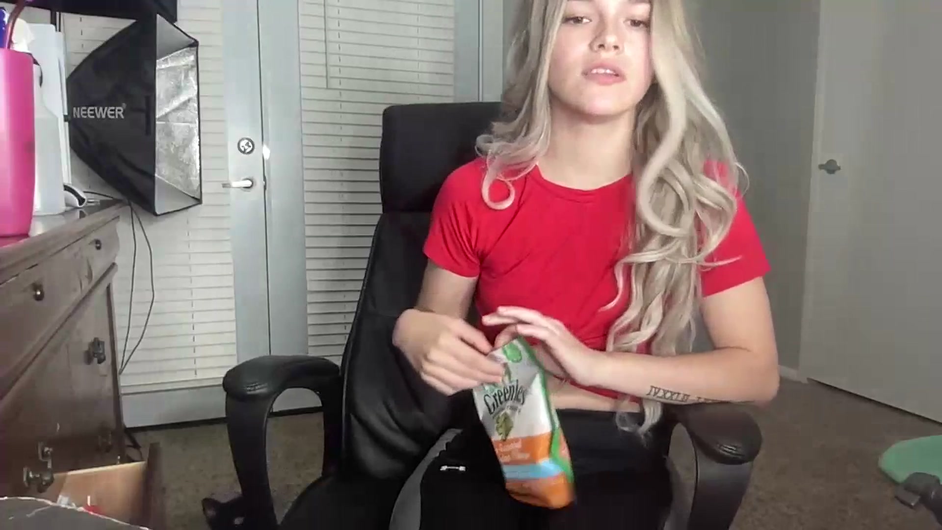 Gallery image thumbnail from Sarahsweets18's myfreecams stream on, 07/13/2023, 05:29 image 6 of 20