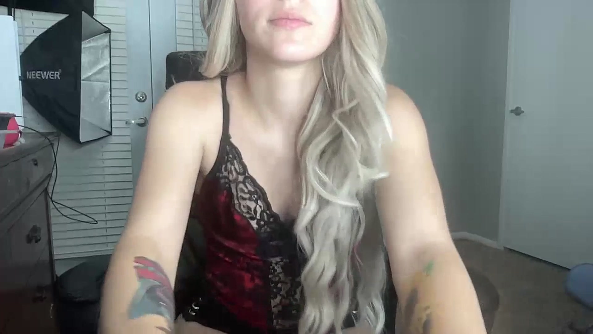 Gallery image thumbnail from Sarahsweets18's myfreecams stream on, 07/17/2023, 06:25 image 3 of 20