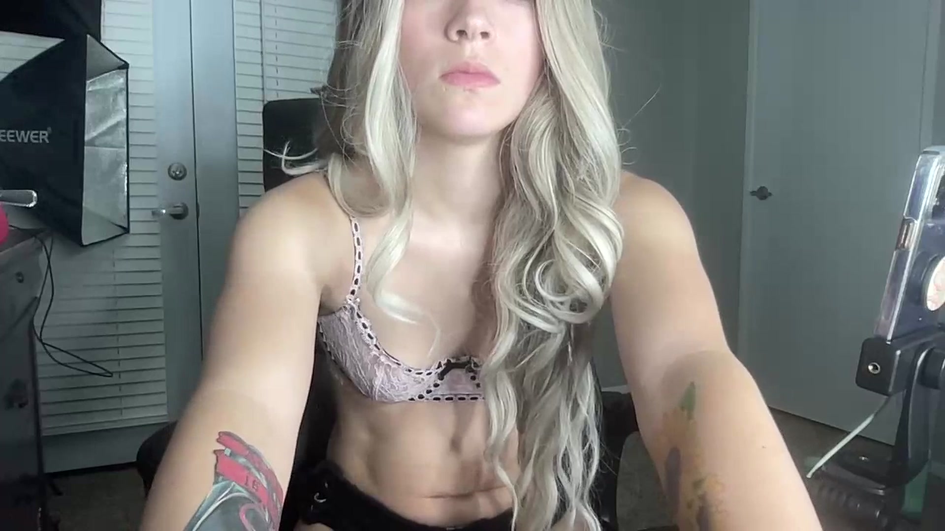 Gallery image thumbnail from Sarahsweets18's myfreecams stream on, 07/17/2023, 10:03 image 13 of 20