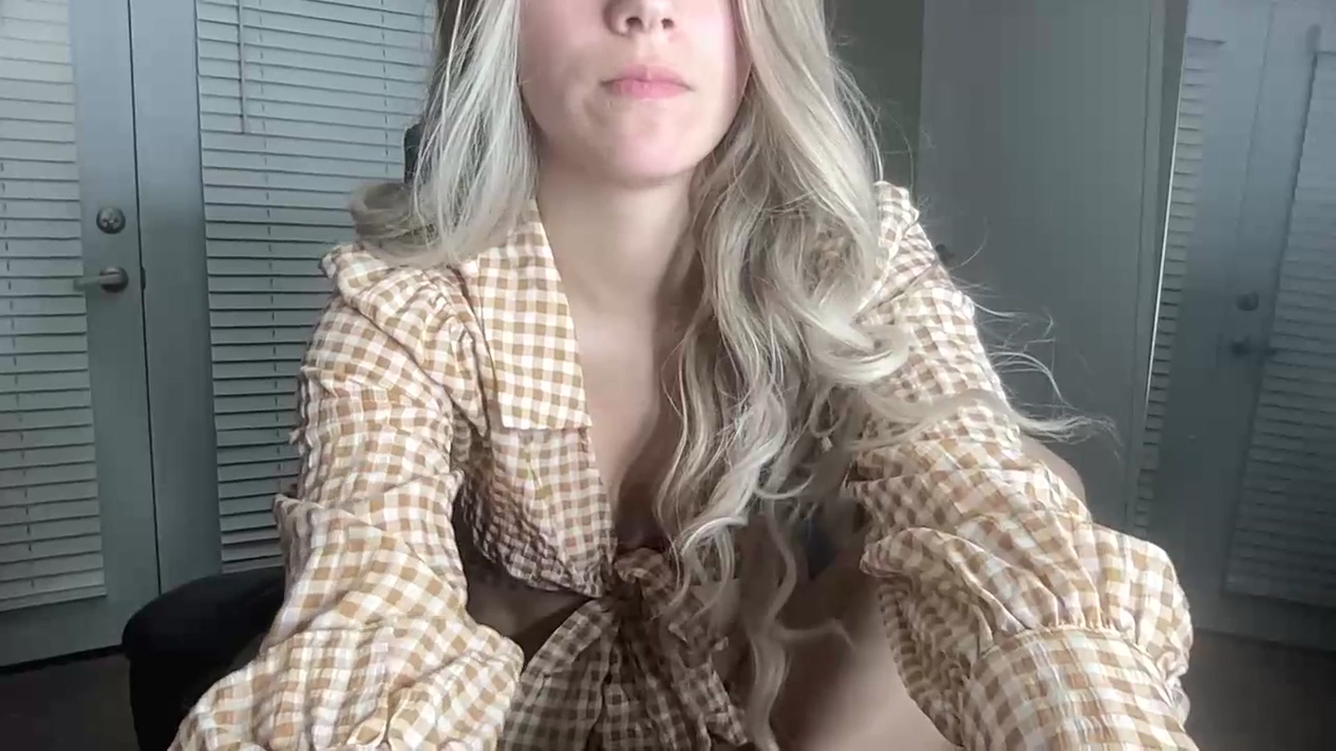 Gallery image thumbnail from Sarahsweets18's myfreecams stream on, 07/19/2023, 05:21 image 16 of 20