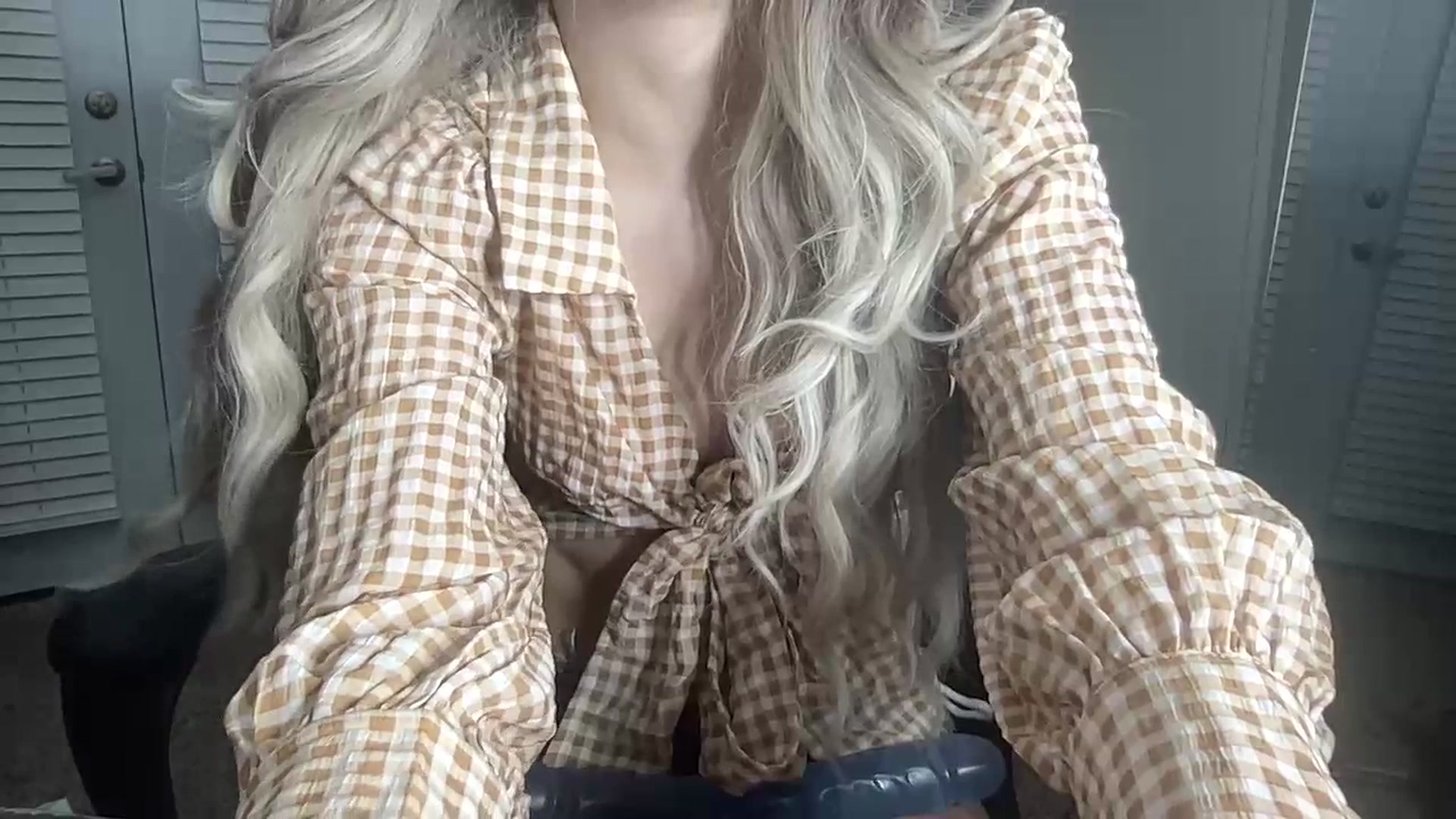 Gallery image thumbnail from Sarahsweets18's myfreecams stream on, 07/19/2023, 05:36 image 4 of 20
