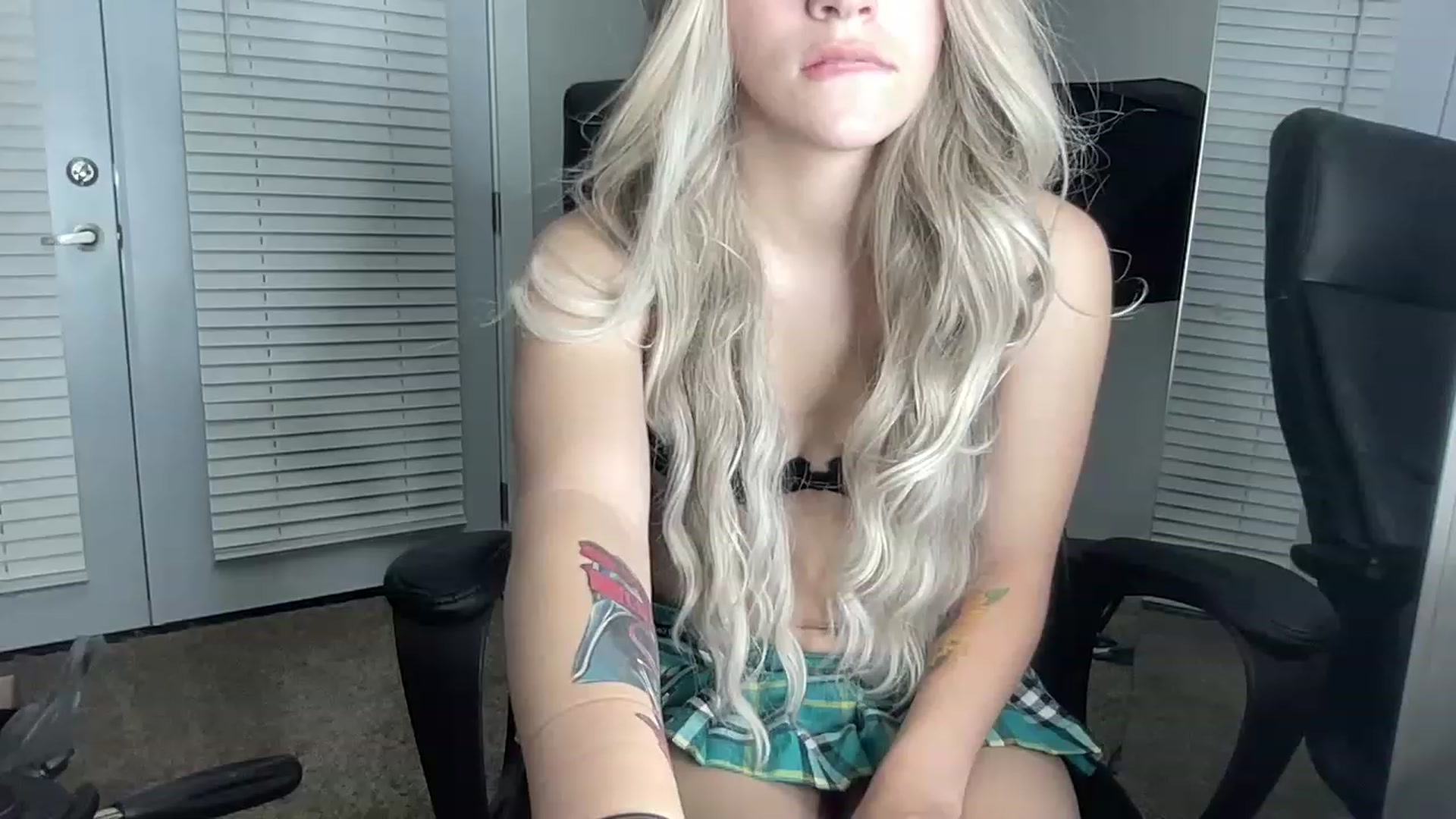 Gallery image thumbnail from Sarahsweets18's myfreecams stream on, 07/22/2023, 06:12 image 15 of 20