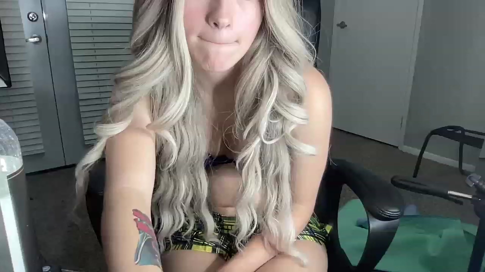 Gallery image thumbnail from Sarahsweets18's myfreecams stream on, 08/01/2023, 03:56 image 9 of 20