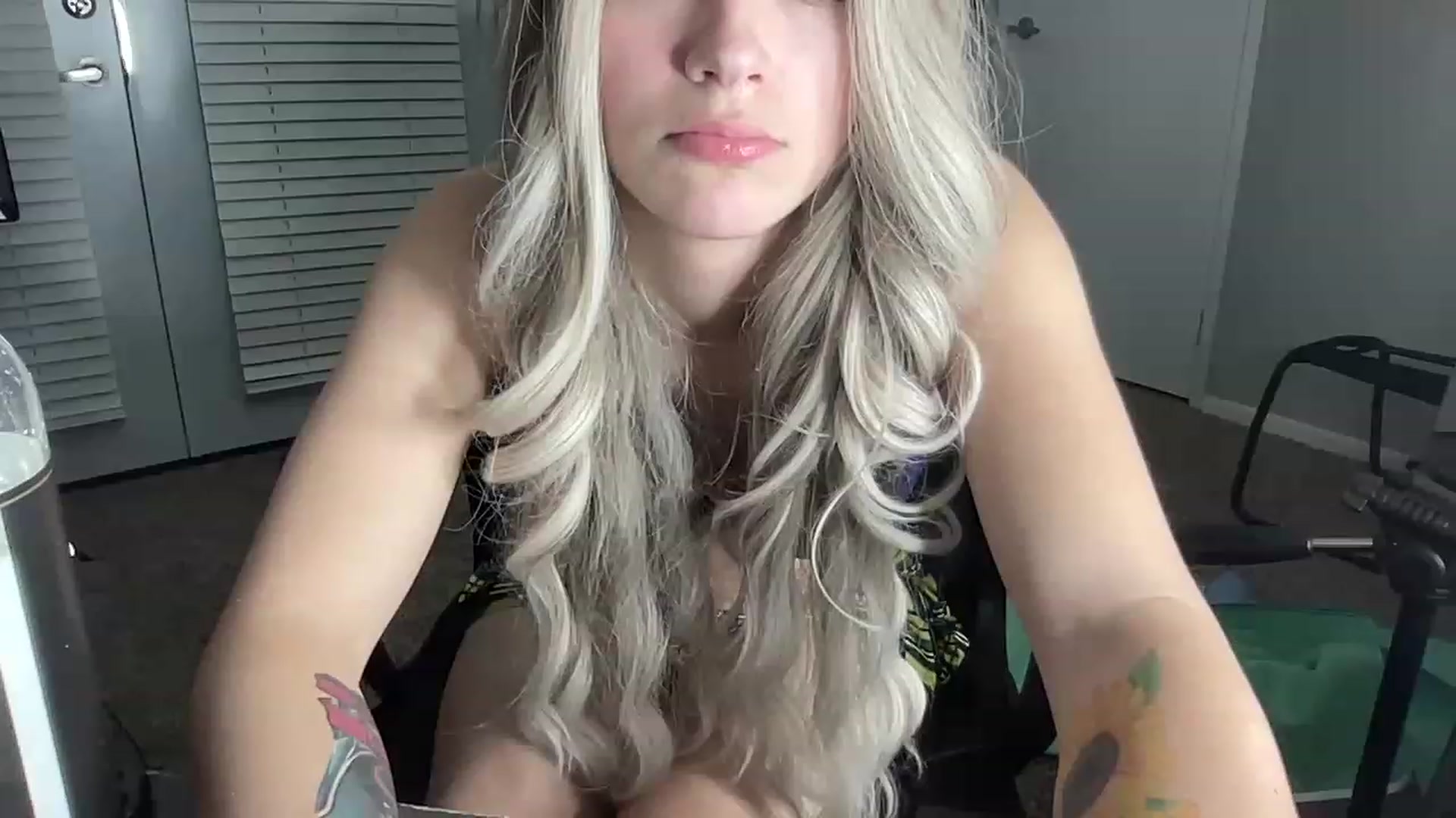 Gallery image thumbnail from Sarahsweets18's myfreecams stream on, 08/01/2023, 04:30 image 9 of 20