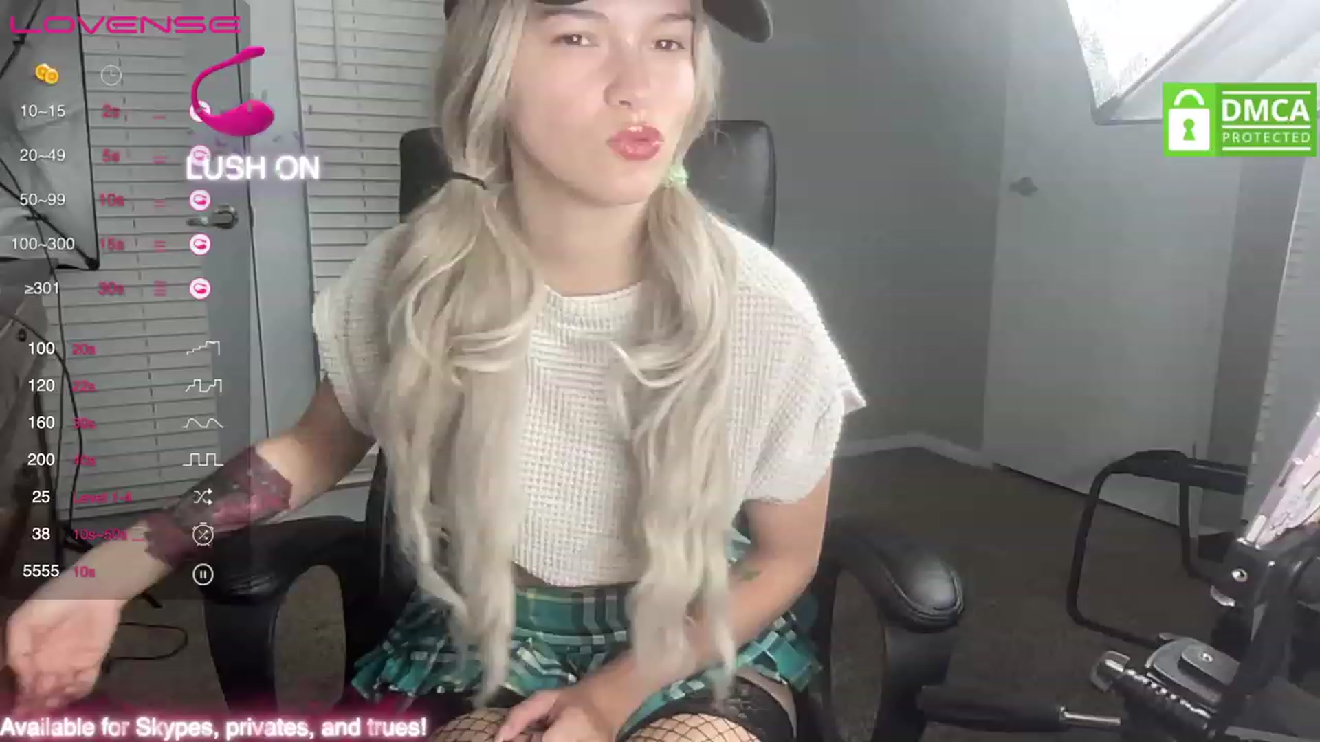 Gallery image thumbnail from Sarahsweets18's myfreecams stream on, 08/15/2023, 04:58 image 6 of 20