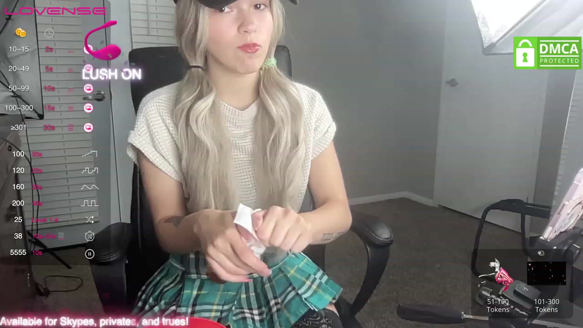 Gallery image thumbnail from Sarahsweets18's myfreecams stream on, 08/15/2023, 04:58 image 8 of 20