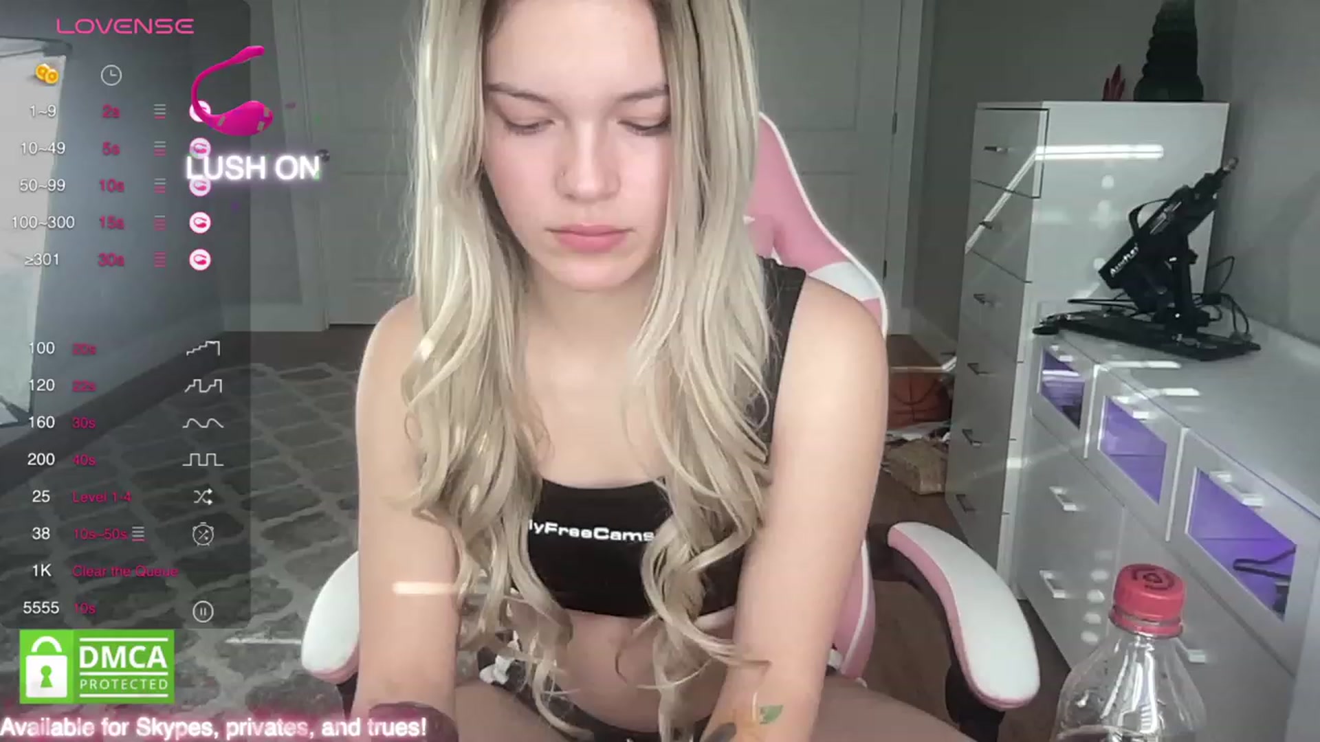 Gallery image thumbnail from Sarahsweets18's myfreecams stream on, 10/29/2023, 14:30 image 15 of 20
